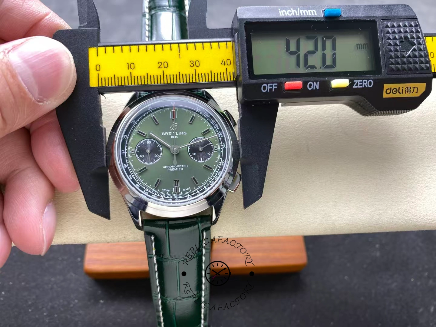 Breitling Premier B01 Chronograph 42 Bentley British Racing Green AB0118A11L1X1 Replica Watch