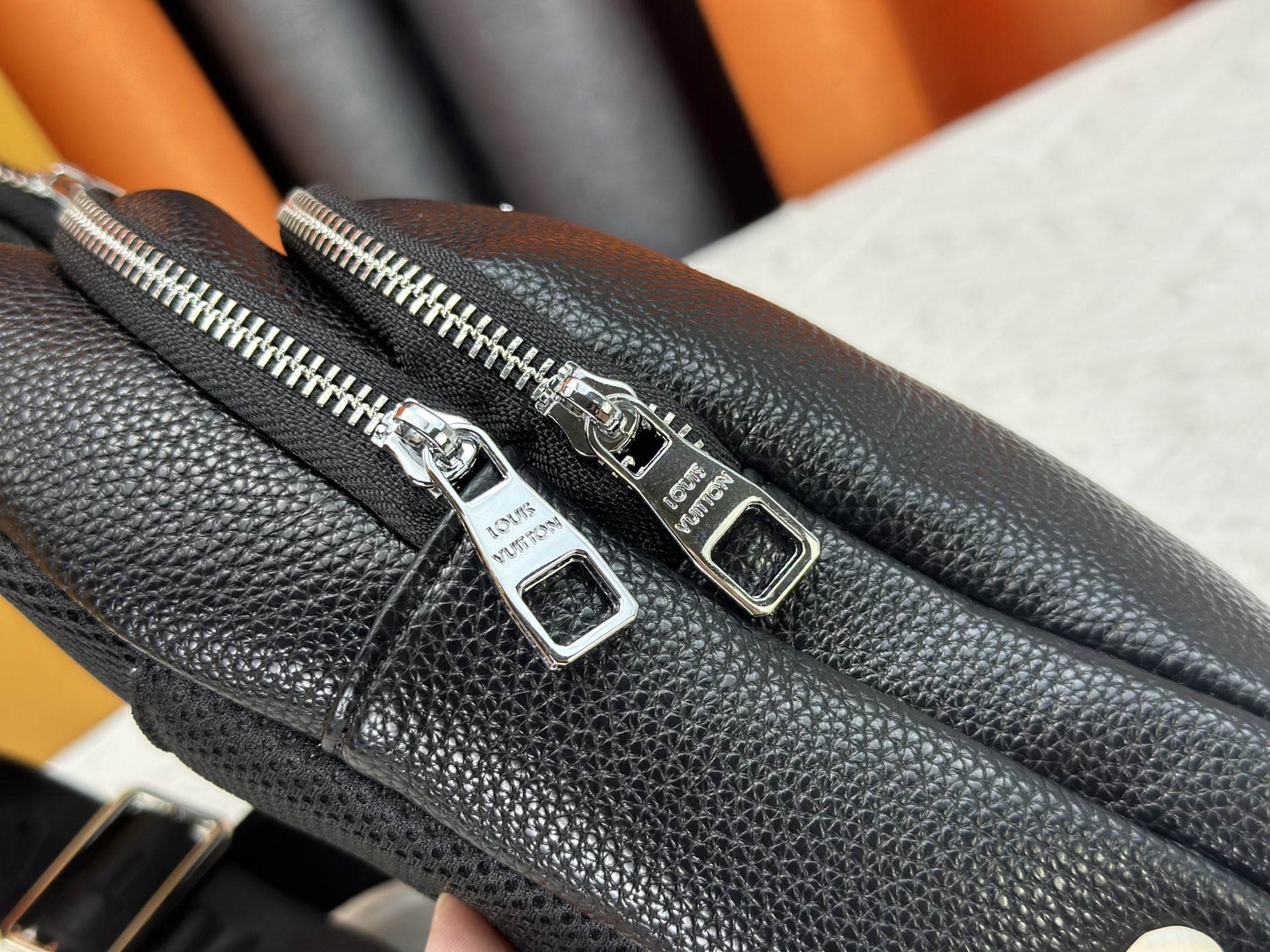 The latest style of LV men's chest bag