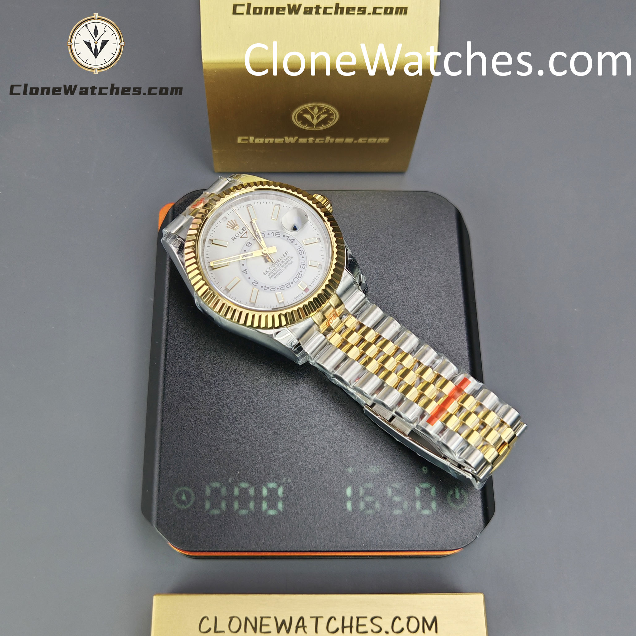 Rolex Super Clone Watches 1:1 Sky Dweller White Dial Jubilee m336933-0006 42MM