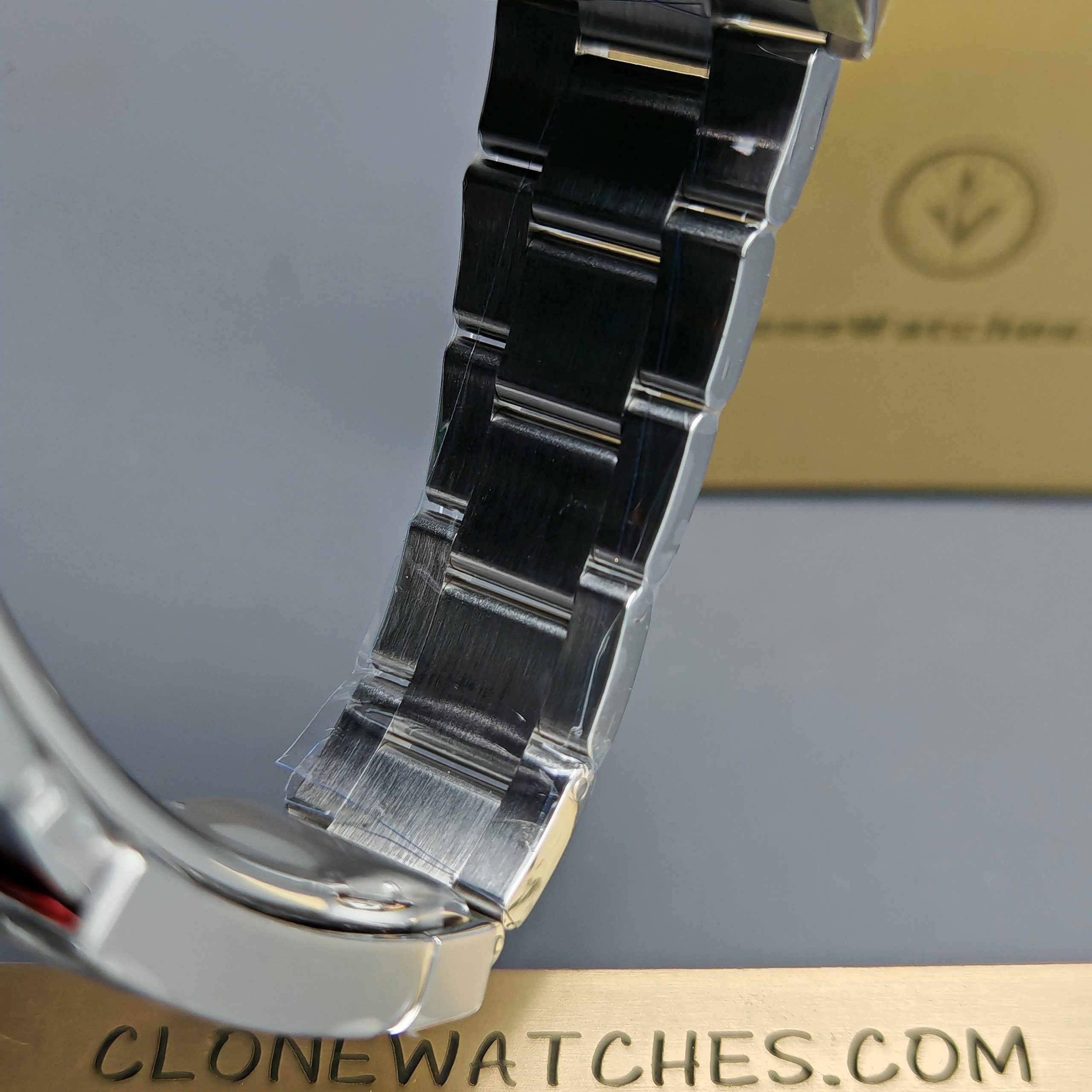 Rolex Super Clone Watches 1:1 Oyster Perpetual Red Dial 41mm M124300 3230 Movement
