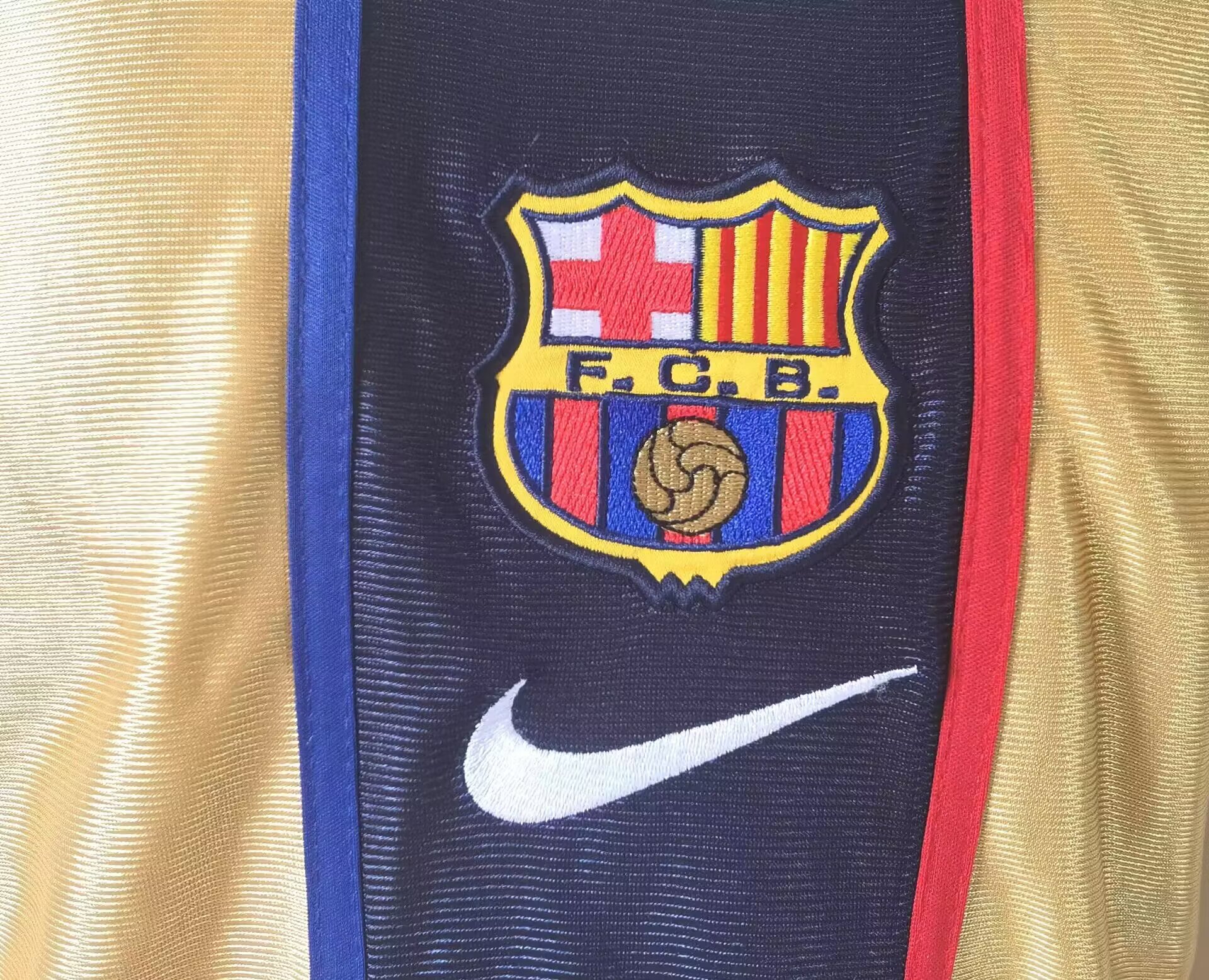 2001/02 Barcelona Away Retro Jersey
