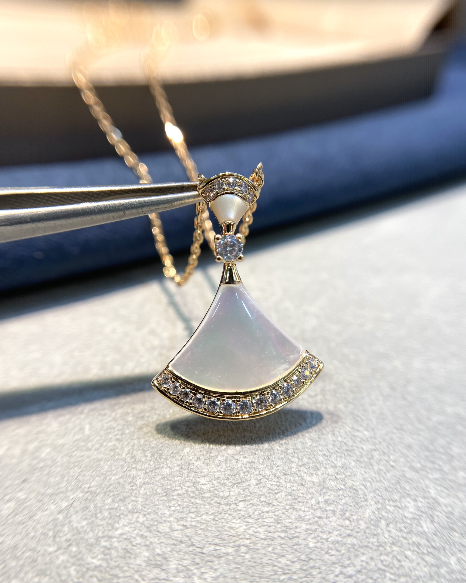 Bulgari Divas'Dream Necklace Series Pearl Fritillaria 18K Rose Gold