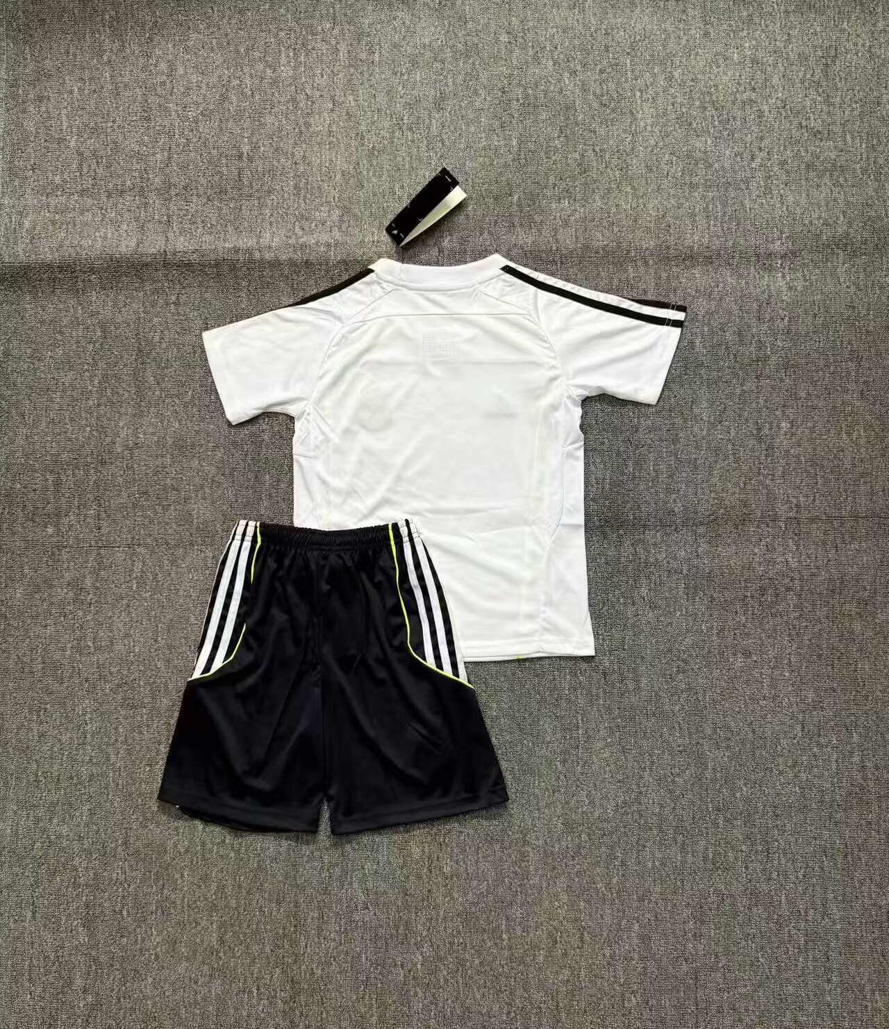 2025-26 Real Madrid Retro White T-shirt Blood-Jersey-er't Edition