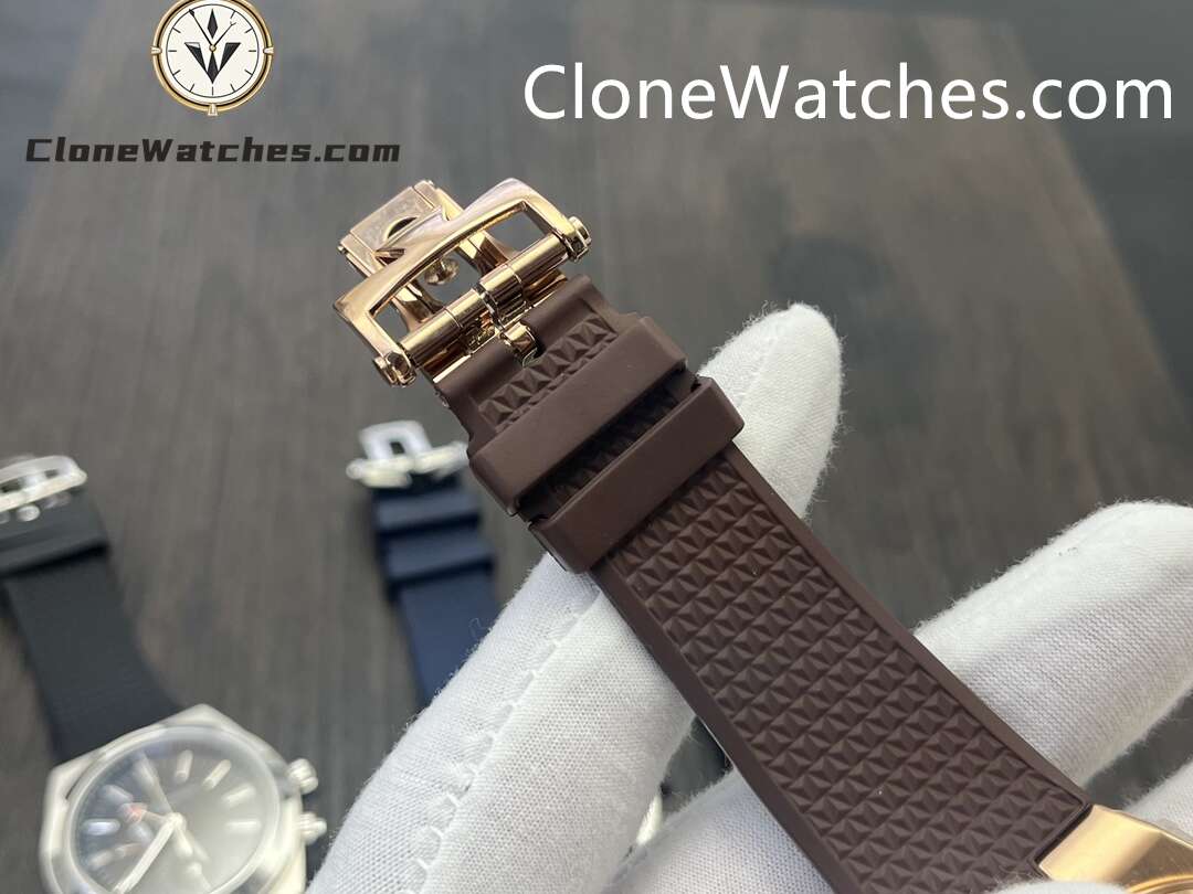 Vacheron Constantin Super Clone Watches 1:1 Overseas Dual Time 7920V/000R-B336 Rose Gold Silver Dial