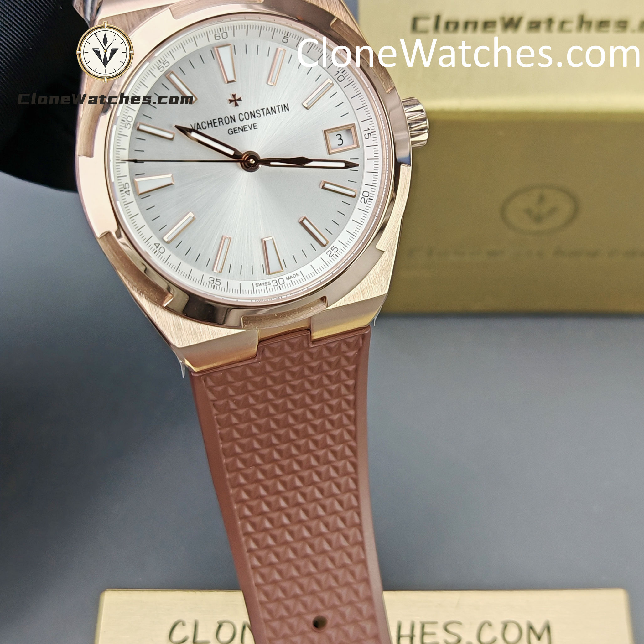 Vacheron Constantin Super Clone Watches 1:1 Overseas Rose Gold 4500V/000R-B127 White Dial