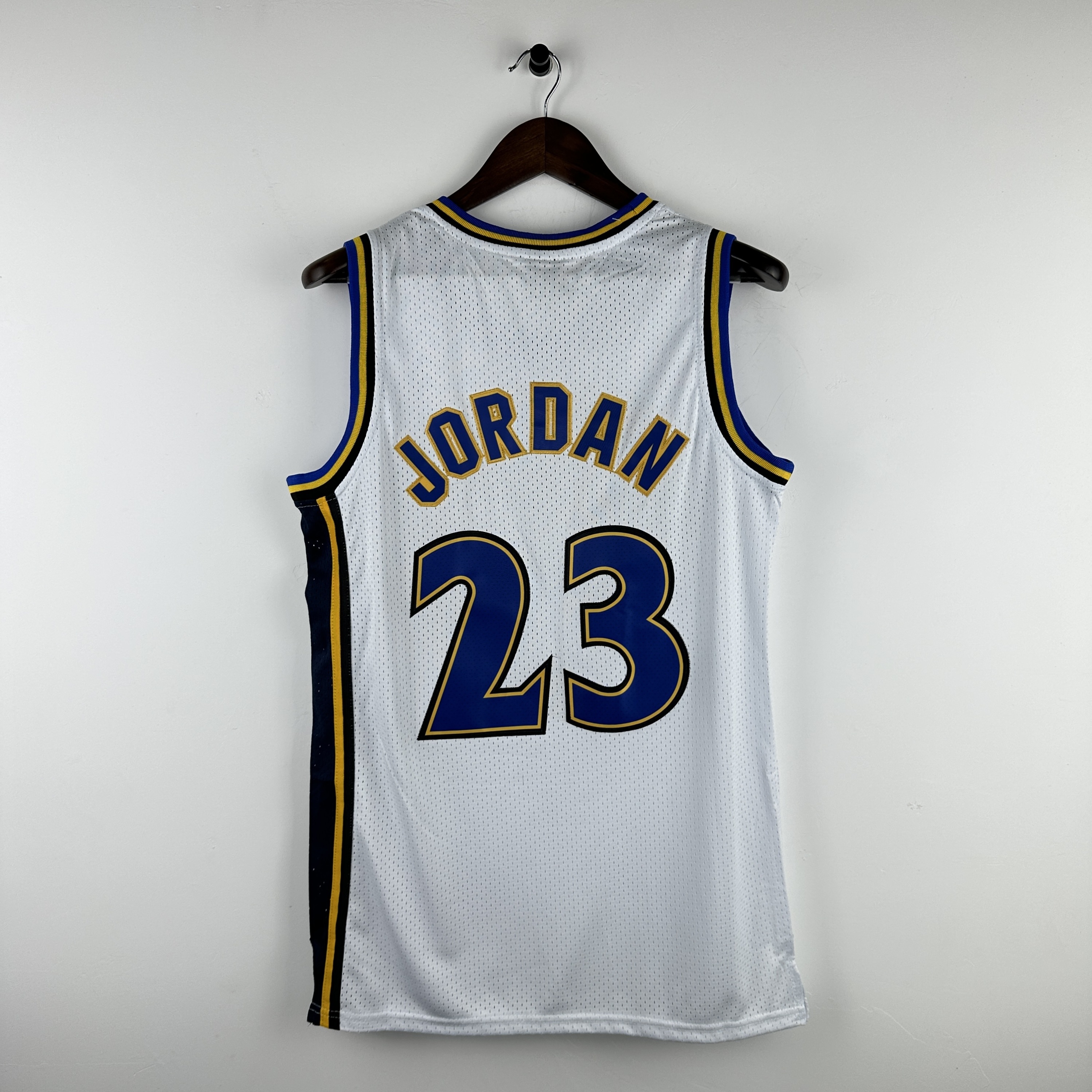Embroidered MN Retro Jersey Wizards White No. 23 Jordan