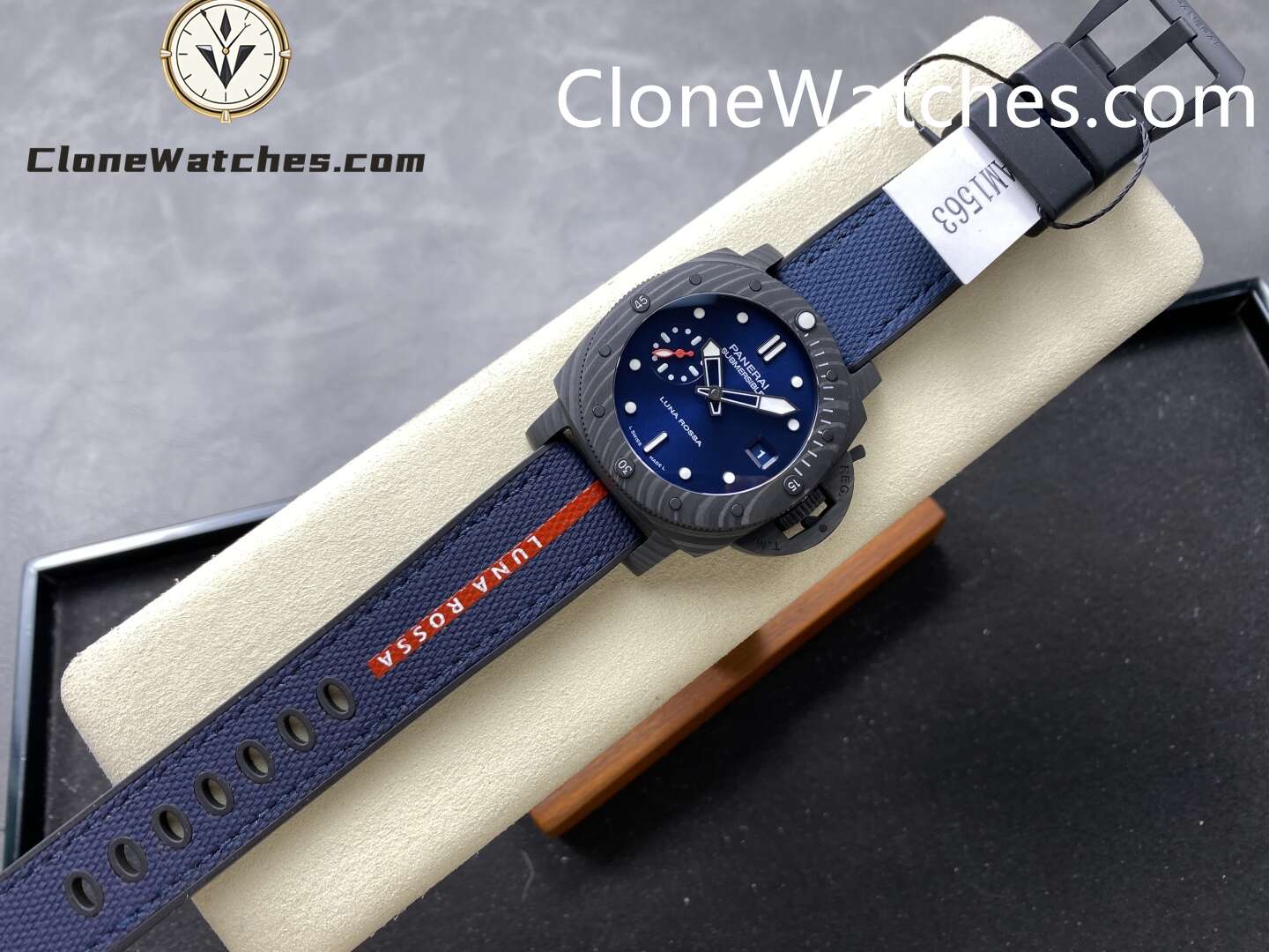 Panerai Super Clone Watches 1:1 Submersible Luna Rossa CarbotechTM PAM01563 Blue Dial