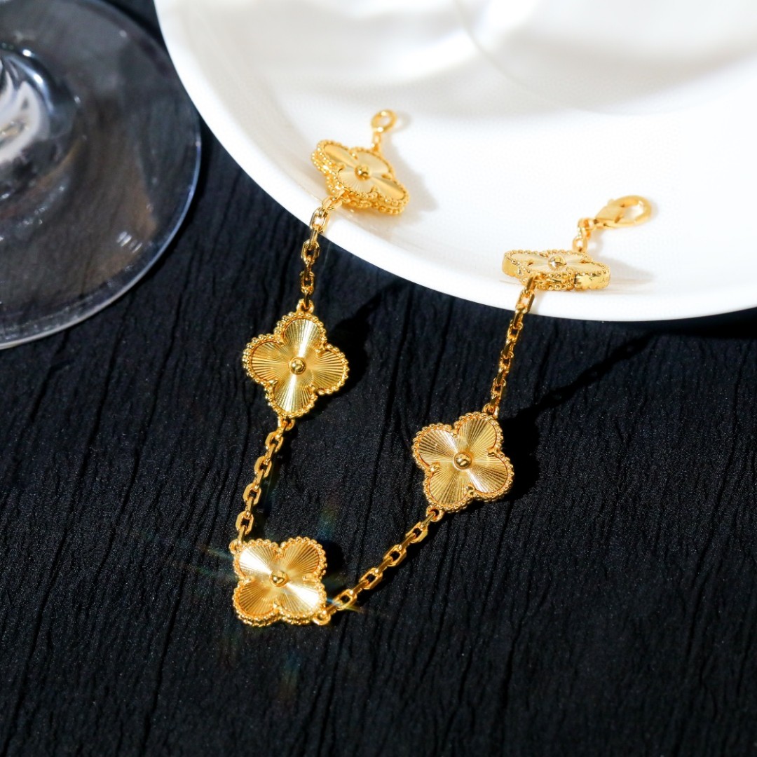 Van Cleef & Arpels Four Leaf Lucky Series 18K Gold Bracelet