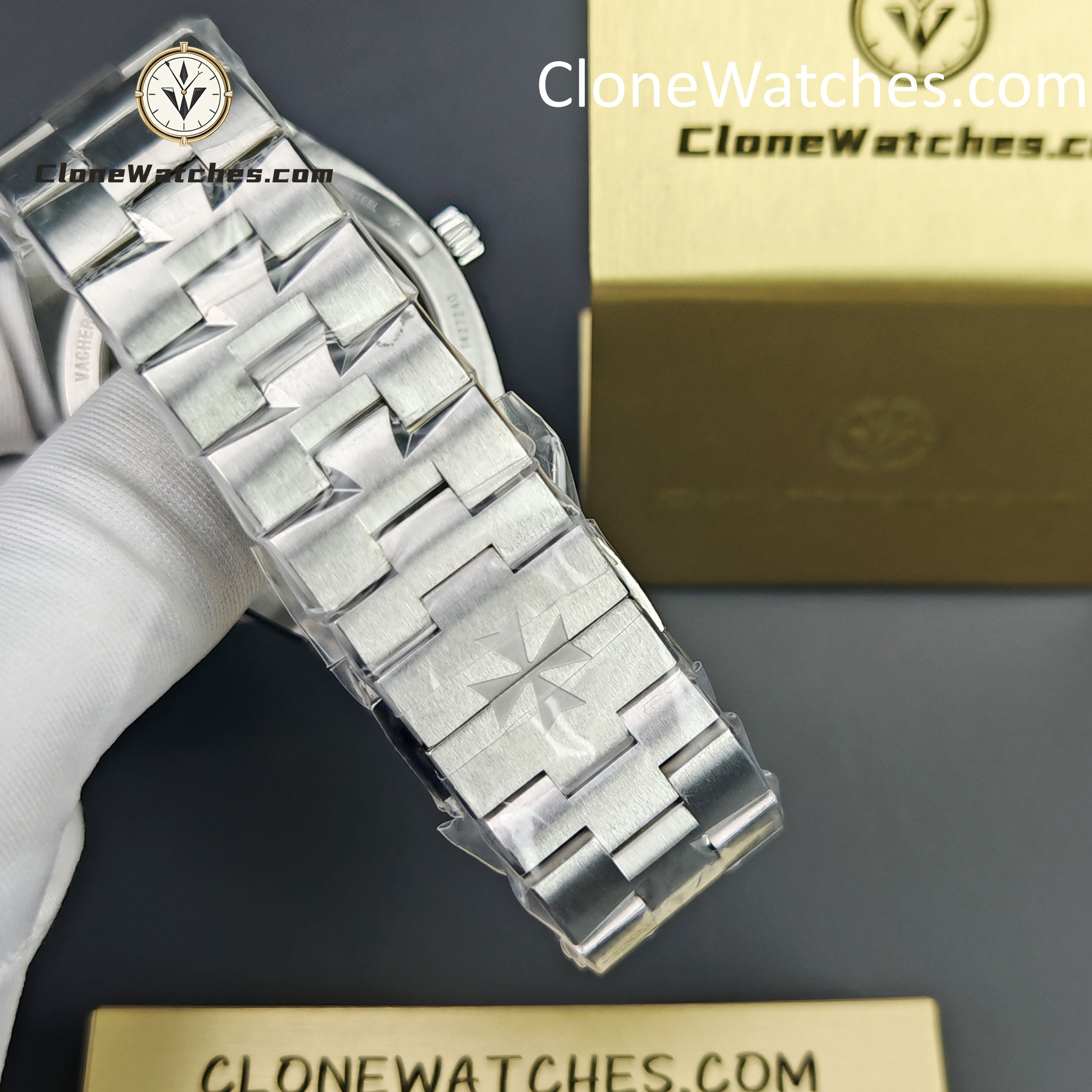 Vacheron Constantin Super Clone Watches 1:1 Overseas 4500V/210A-B483 Black Dial