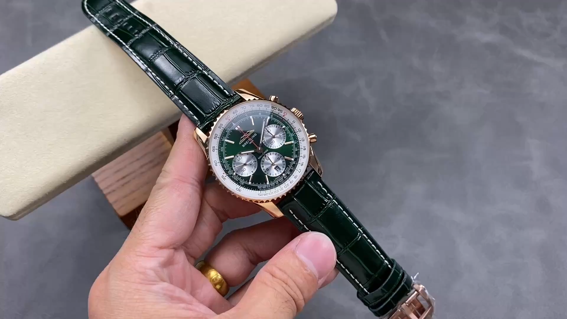 Breitling Navitimer B01 Chronograph RB01384A1L1P1 43 Replica