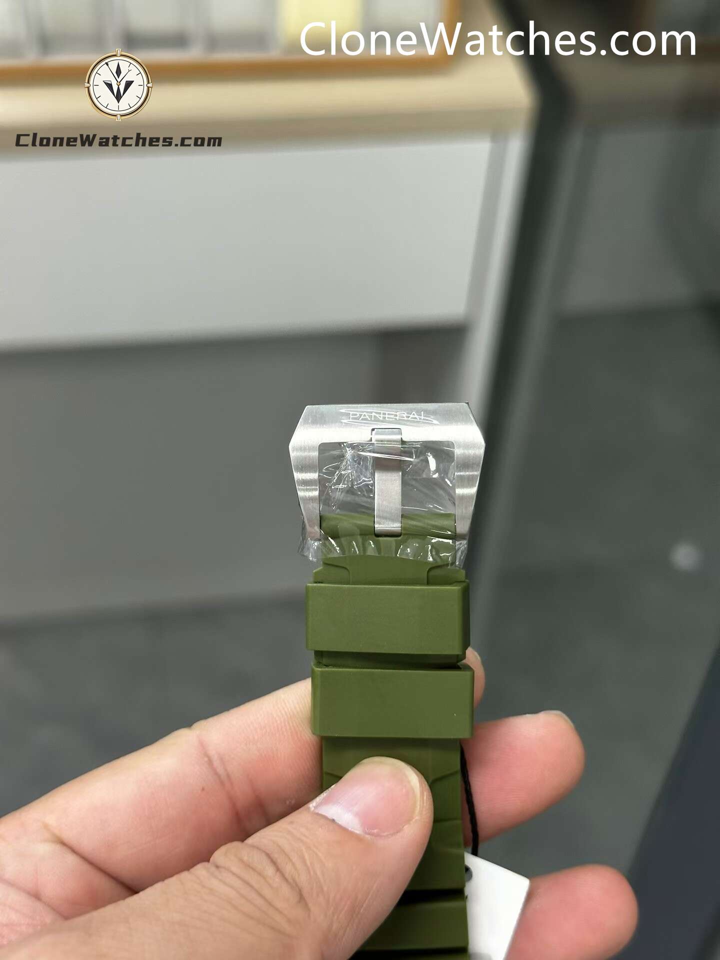Panerai Super Clone Watches 1:1 Submersible Verde Militare PAM1055