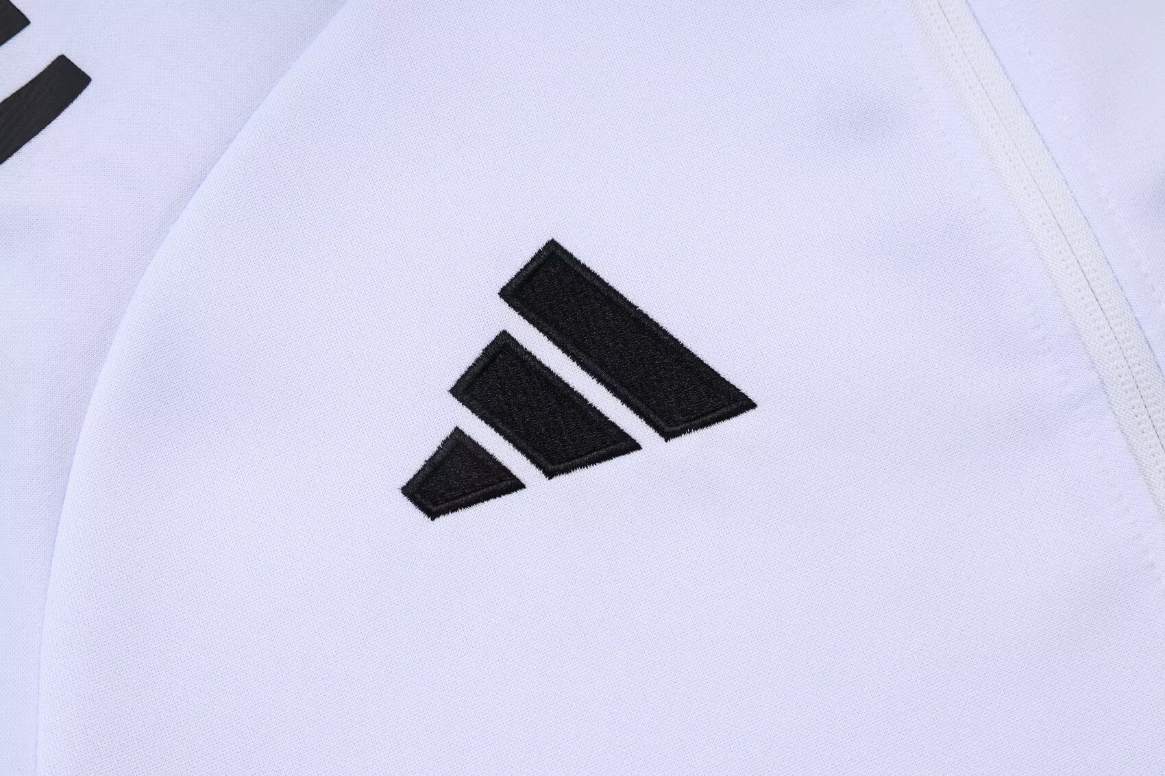 2025/26 Manchester United White Jacket Tracksuit