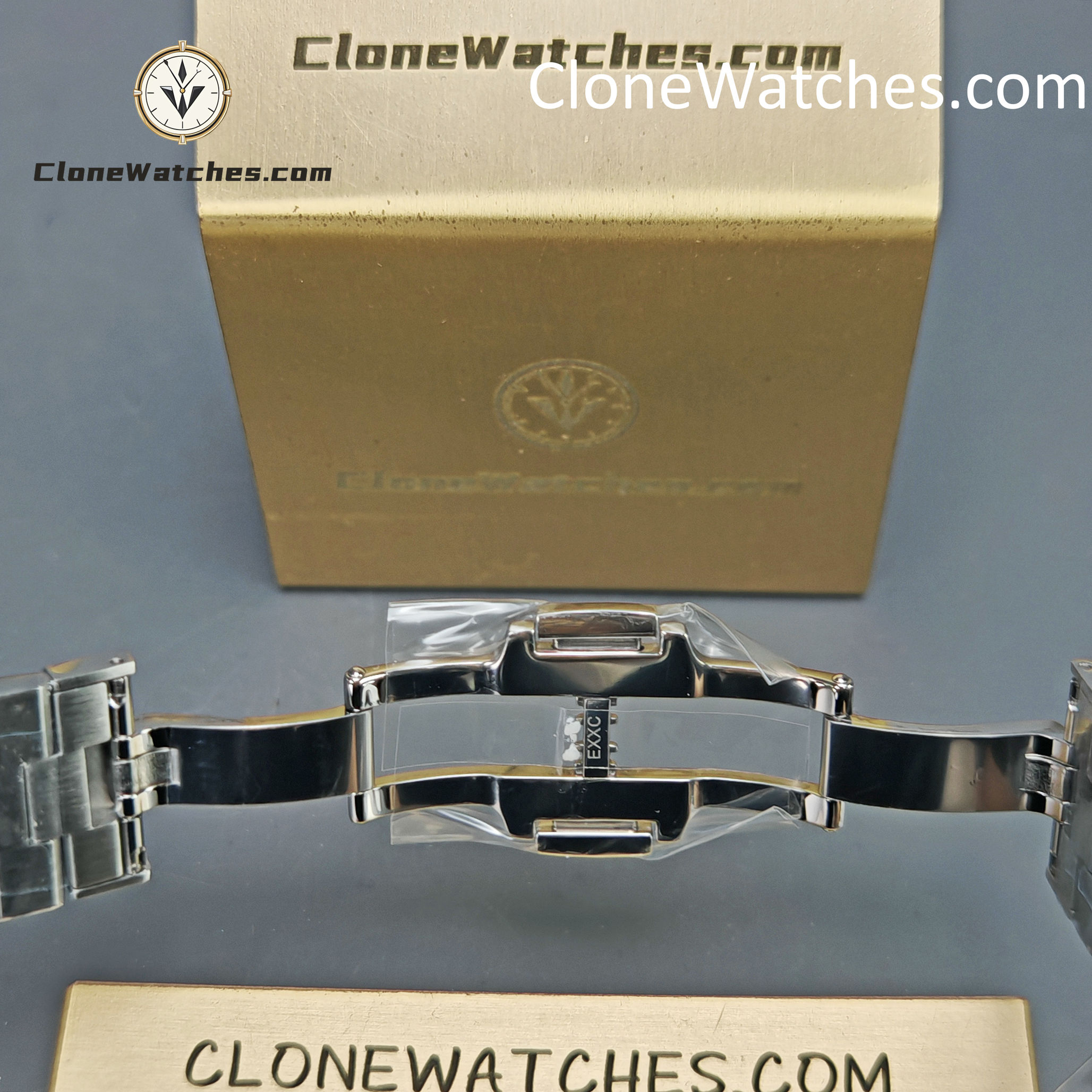 Vacheron Constantin Super Clone Watches 1:1 Overseas Perpetual Calendar Ultra-Thin Steel Dial