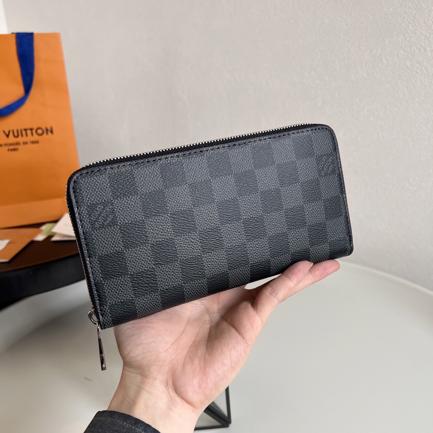 The latest style  Zippy wallet