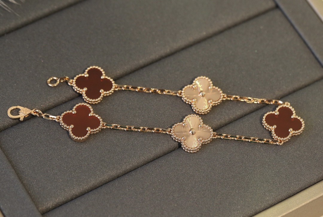 Van Cleef & Arpels Four Leaf Lucky Series 18K Gold Bracelet
