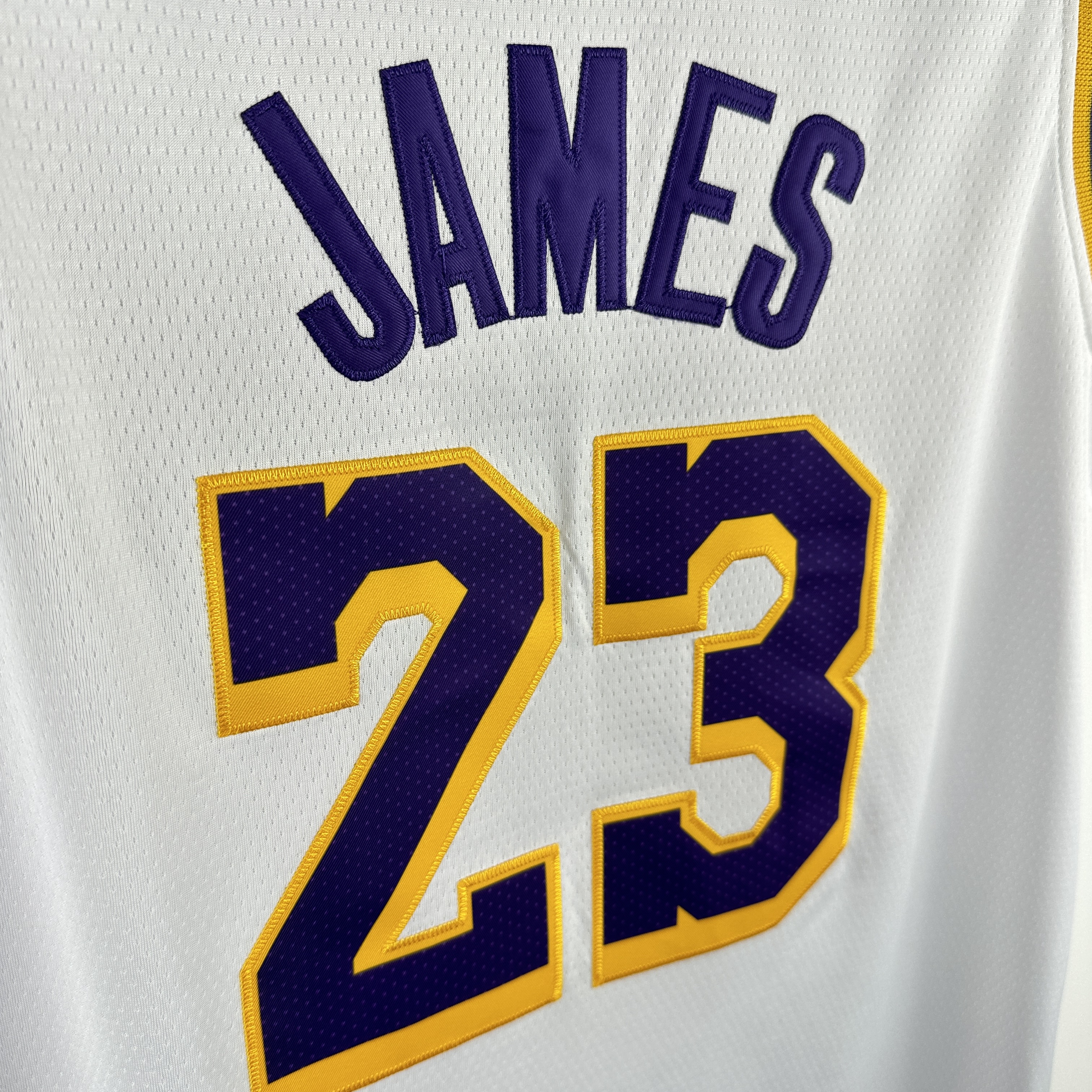 Embroidered Lakers Crew Neck White No. 23 James