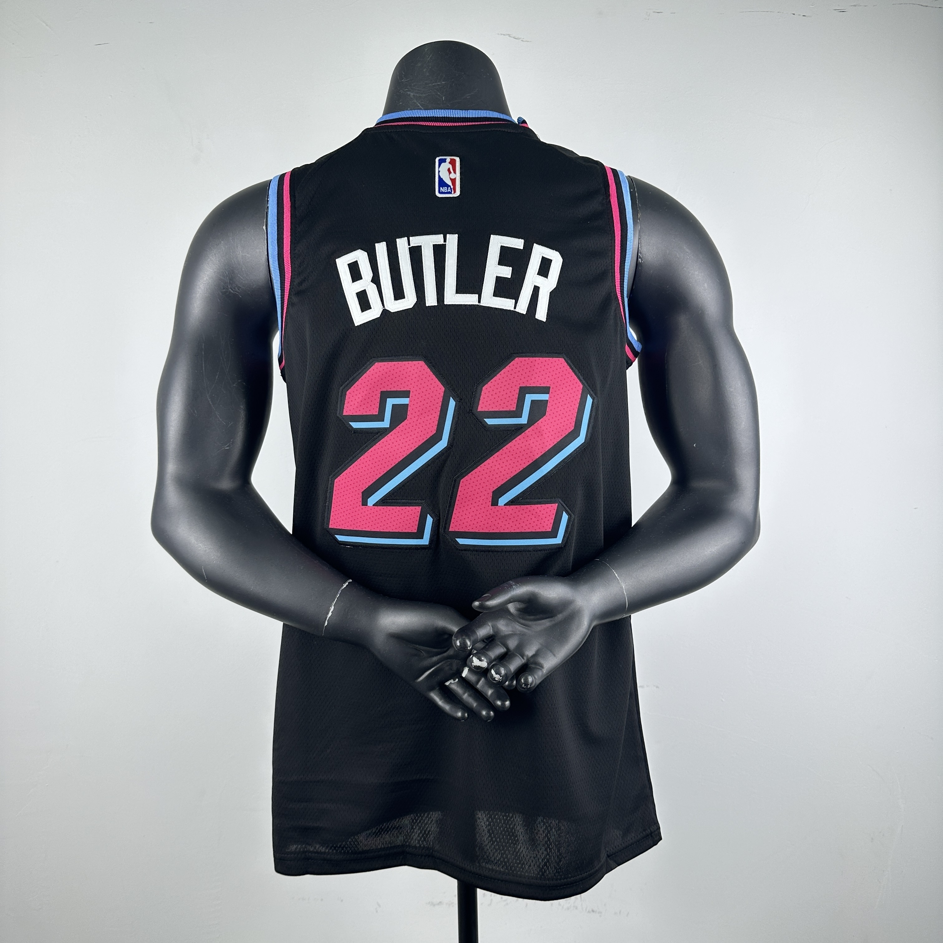 Embroidered Heat Crew Neck Black No. 22 Butler
