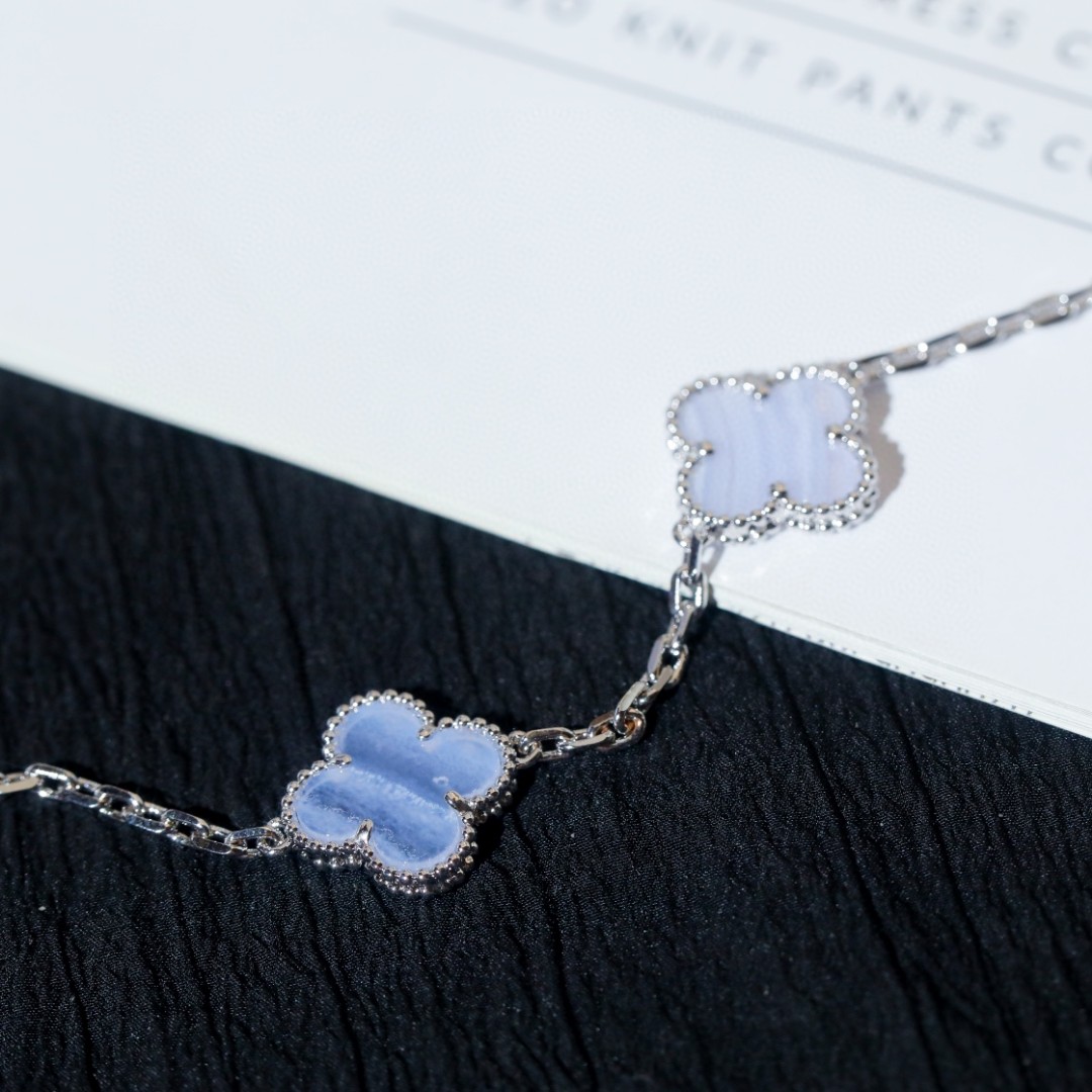 Van Cleef & Arpels Four Leaf Lucky Series 18K Gold Bracelet
