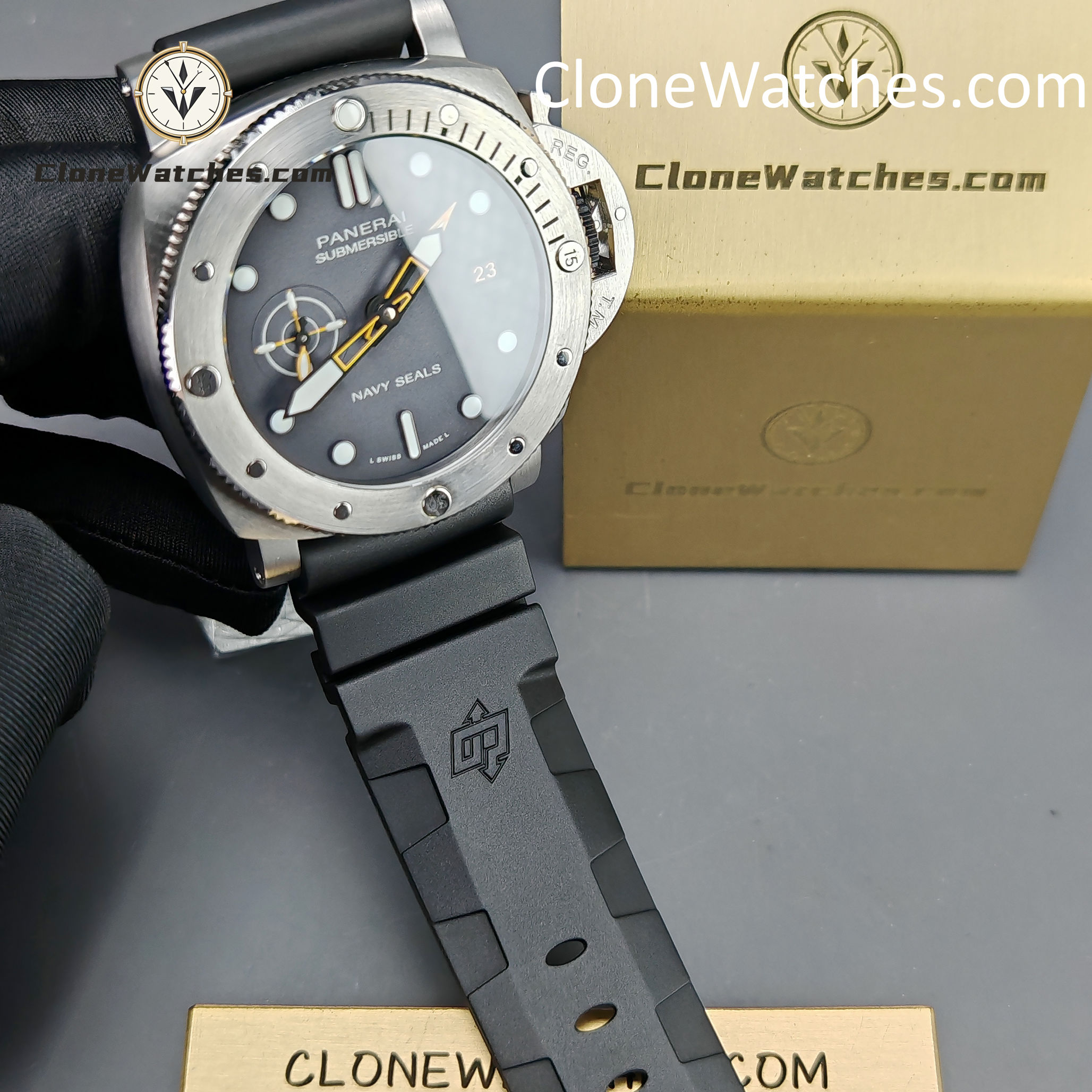 Panerai Super Clone Watches 1:1 Submersible GMT Navy SEALs PAM01323 Gradient Gray dial