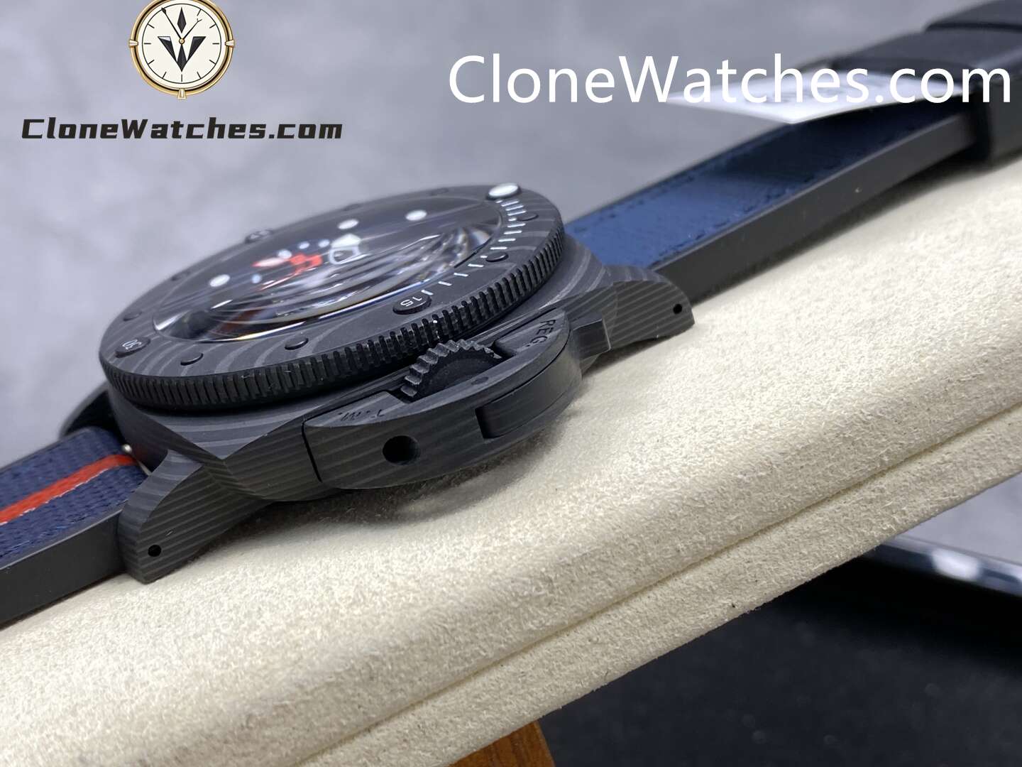 Panerai Super Clone Watches 1:1 Submersible Luna Rossa CarbotechTM PAM01563 Blue Dial