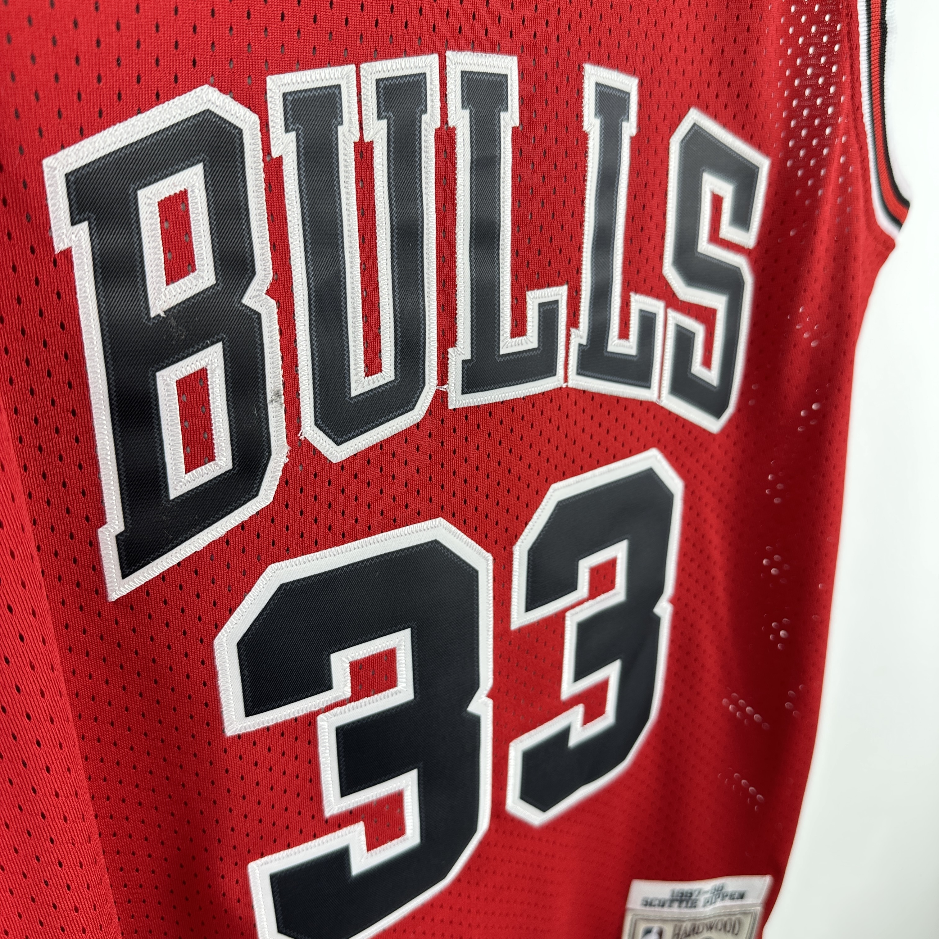 Embroidered MN retro jersey, Bulls 97/98 season, red, No. 33, Scottie Pippen