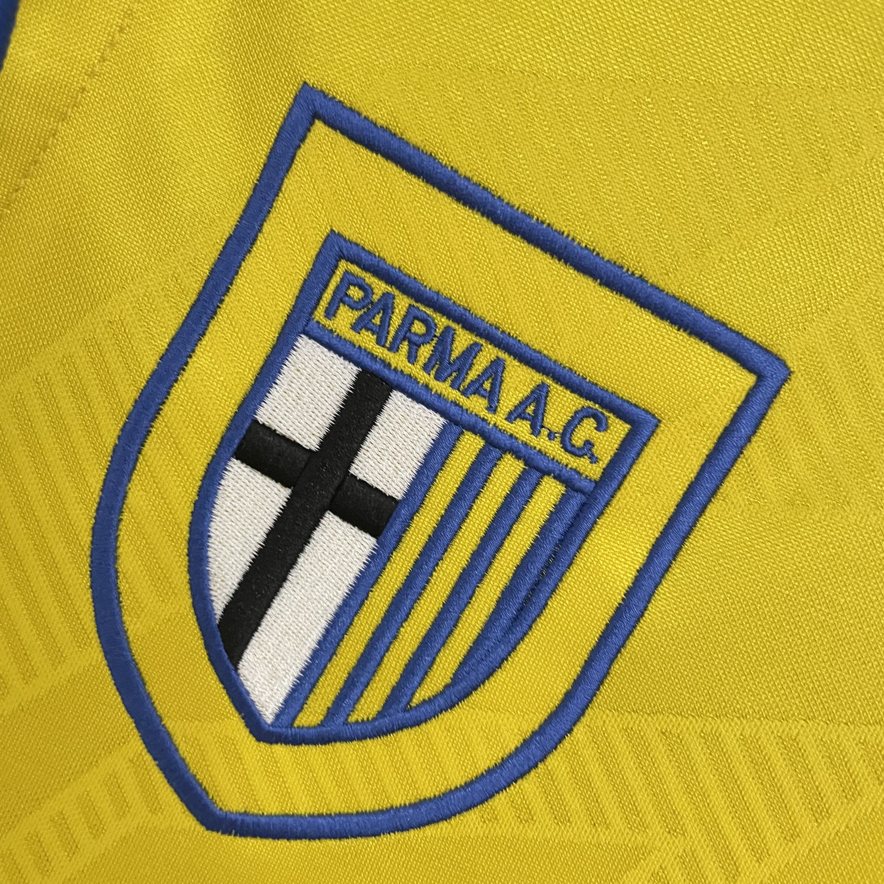 1993/95 Parma Home Retro Jersey 1:1 Thai Quality - Fans Edition