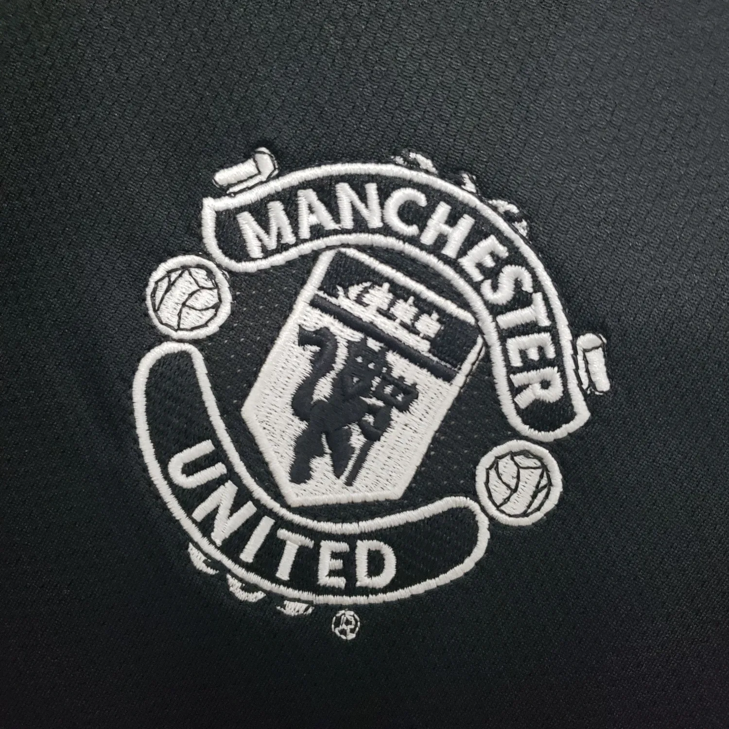 2000/2002 Manchester United Black Retro Jersey - Fans Edition