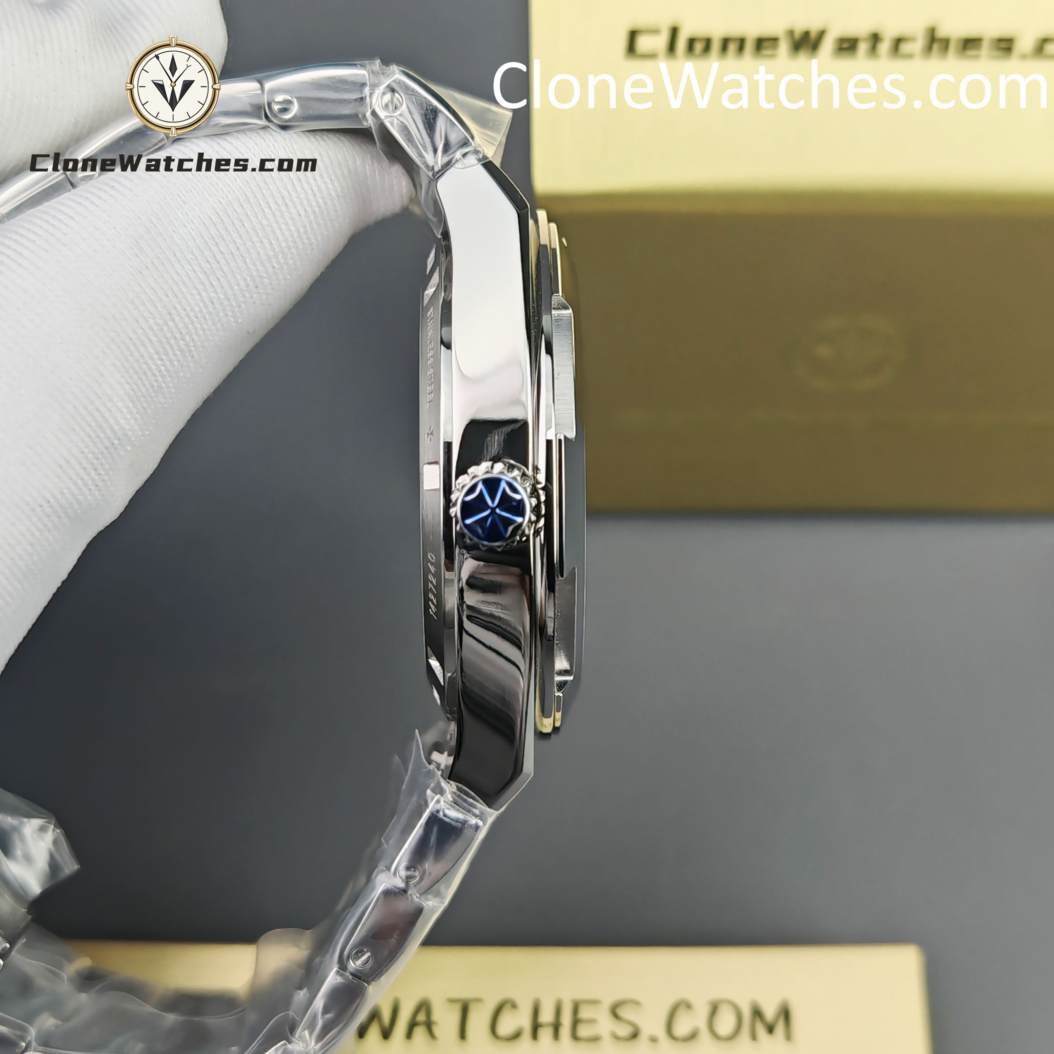 Vacheron Constantin Super Clone Watches 1:1 Overseas 4500V/210A-B483 Black Dial