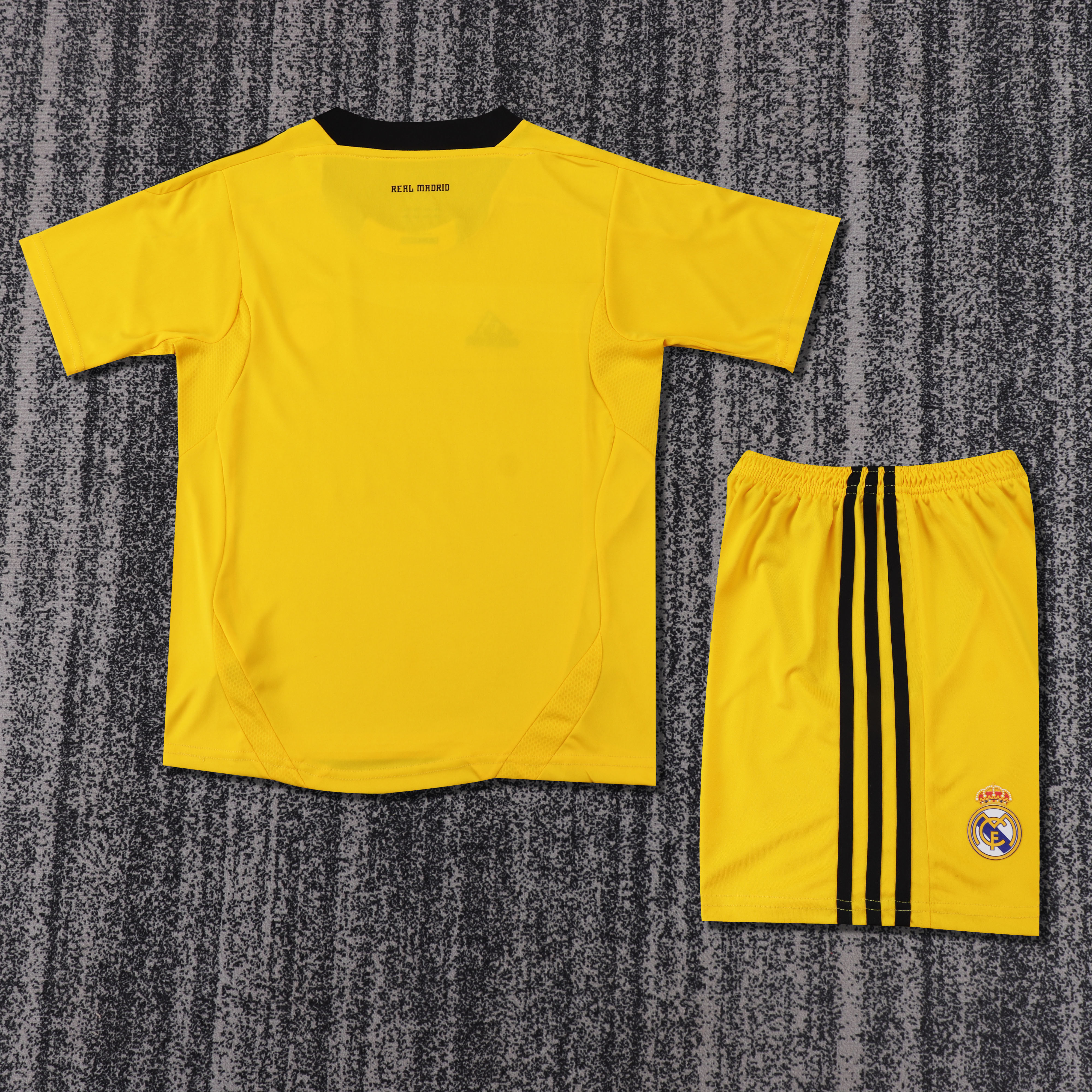 2011-12 Real Madrid Goalkeeper Retro Children's Jersey Set - Fans Edition