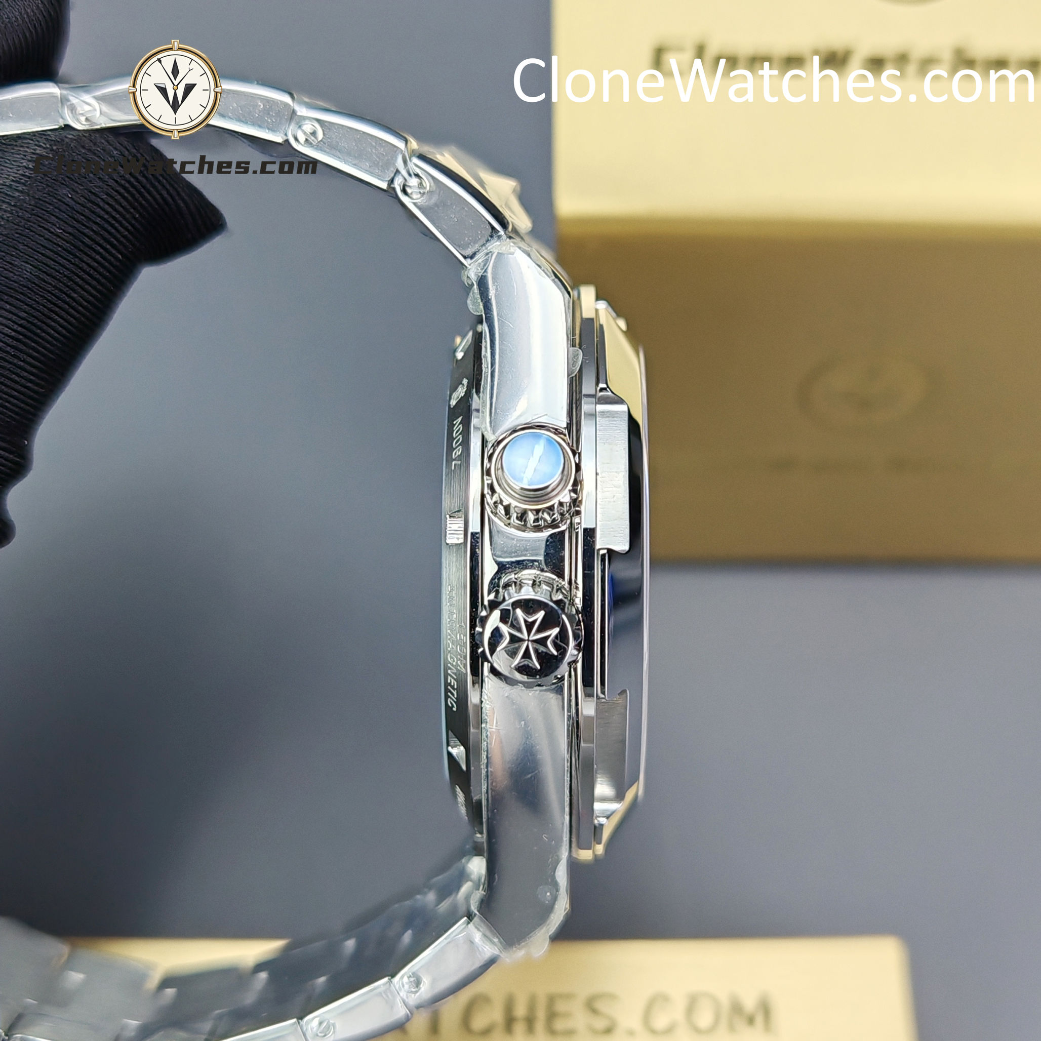 Vacheron Constantin Super Clone Watches 1:1 Overseas Dual Time 7920V/210A-B333 White Dial