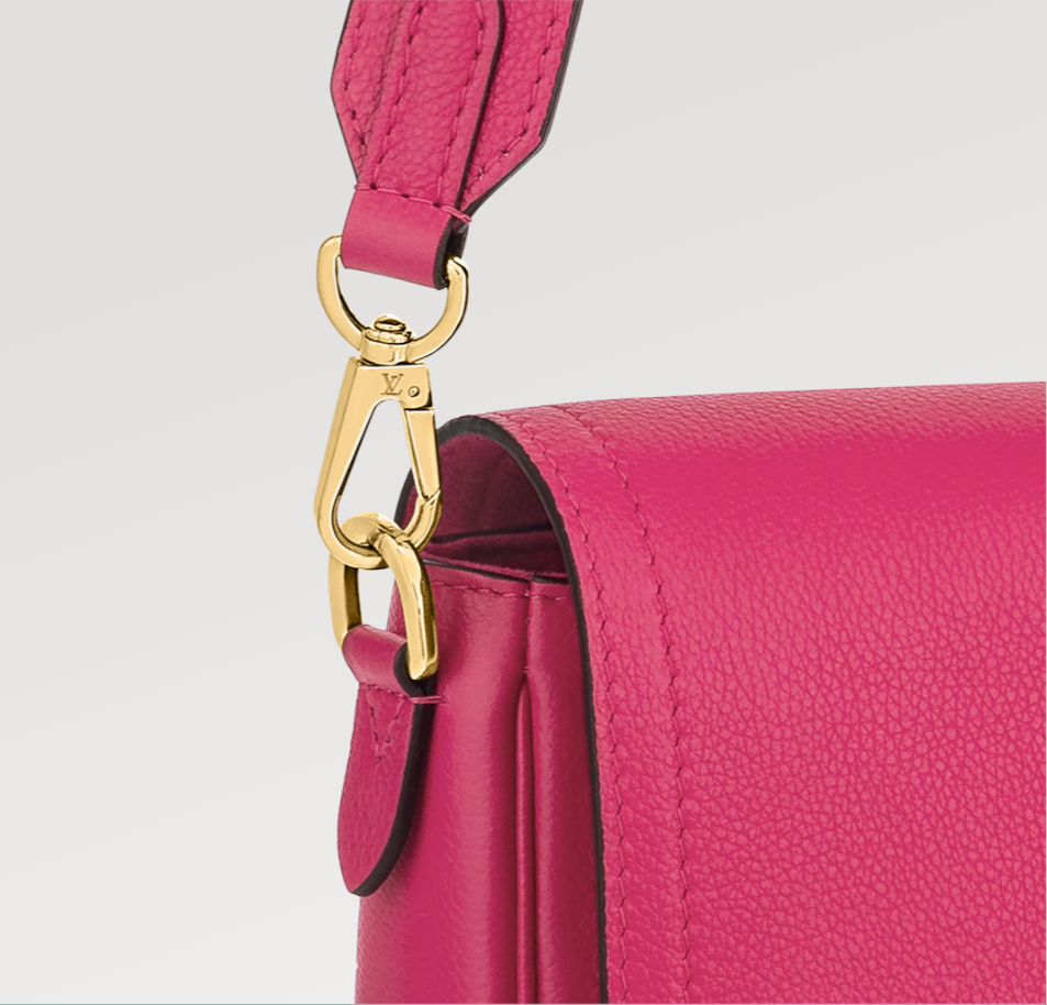 Louis Vuitton M21084 LockMe Tender
