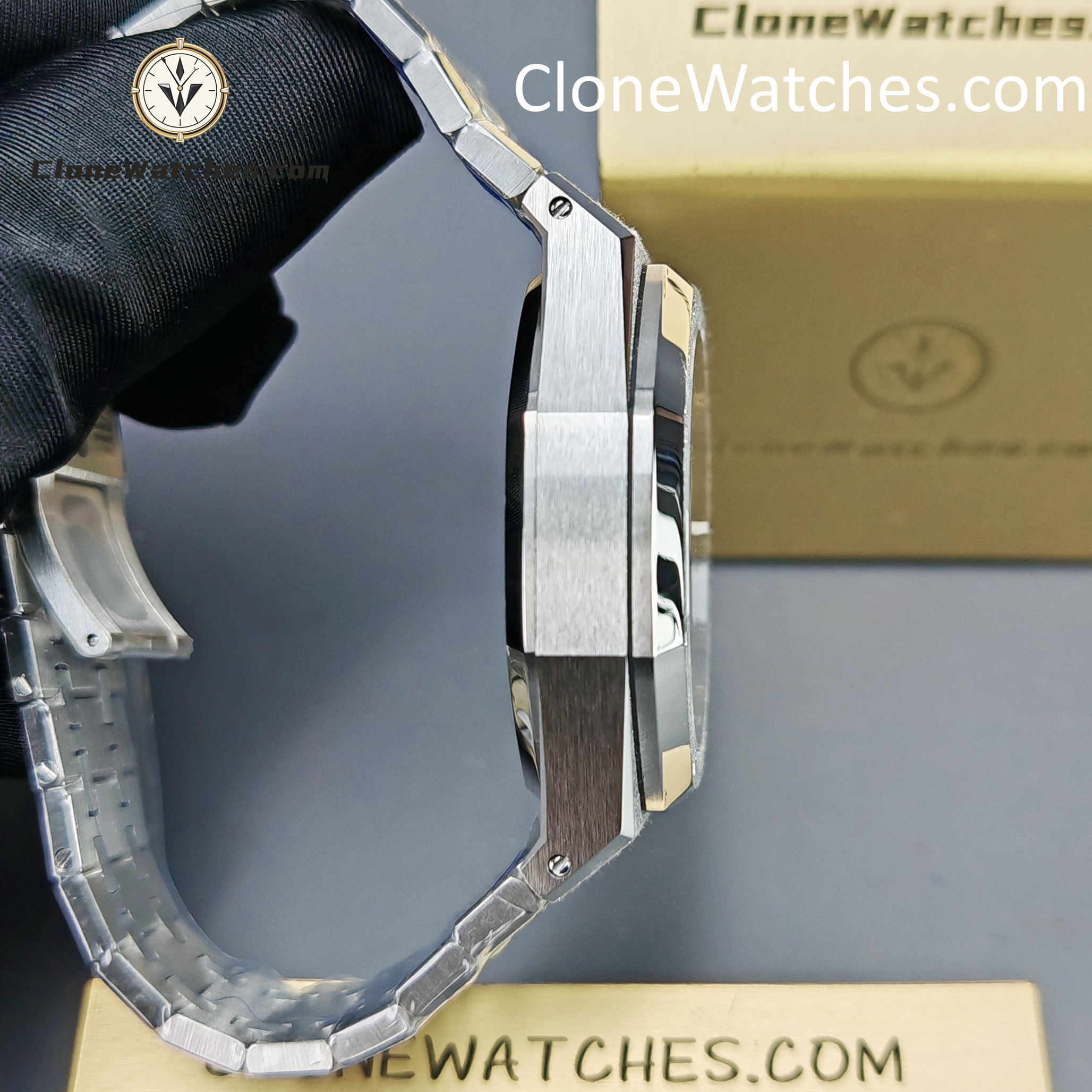 Audemars Piguet Super Clone Watches 1:1 Royal Oak Black & Silver Dial 26239BC Selfwinding Chronograph
