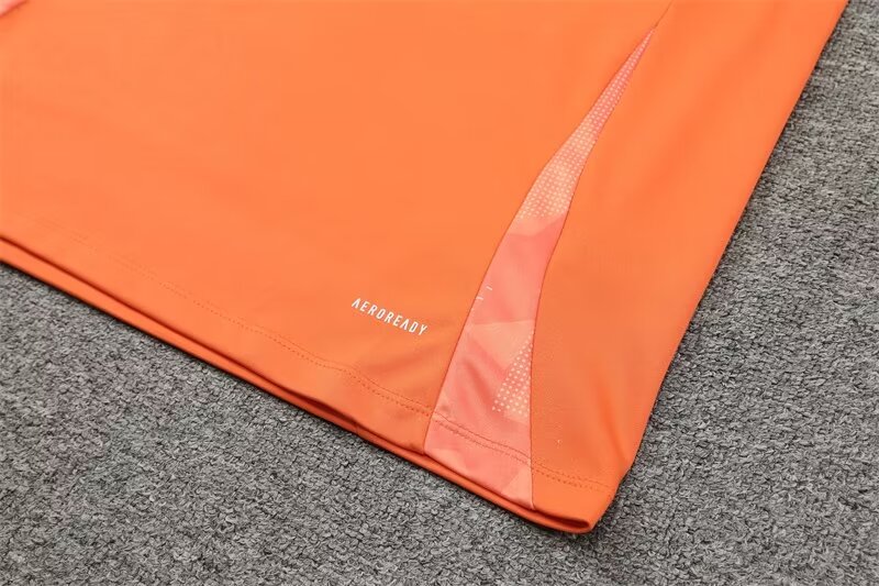 2024/25 Manchester United Half Zip Training Kit..