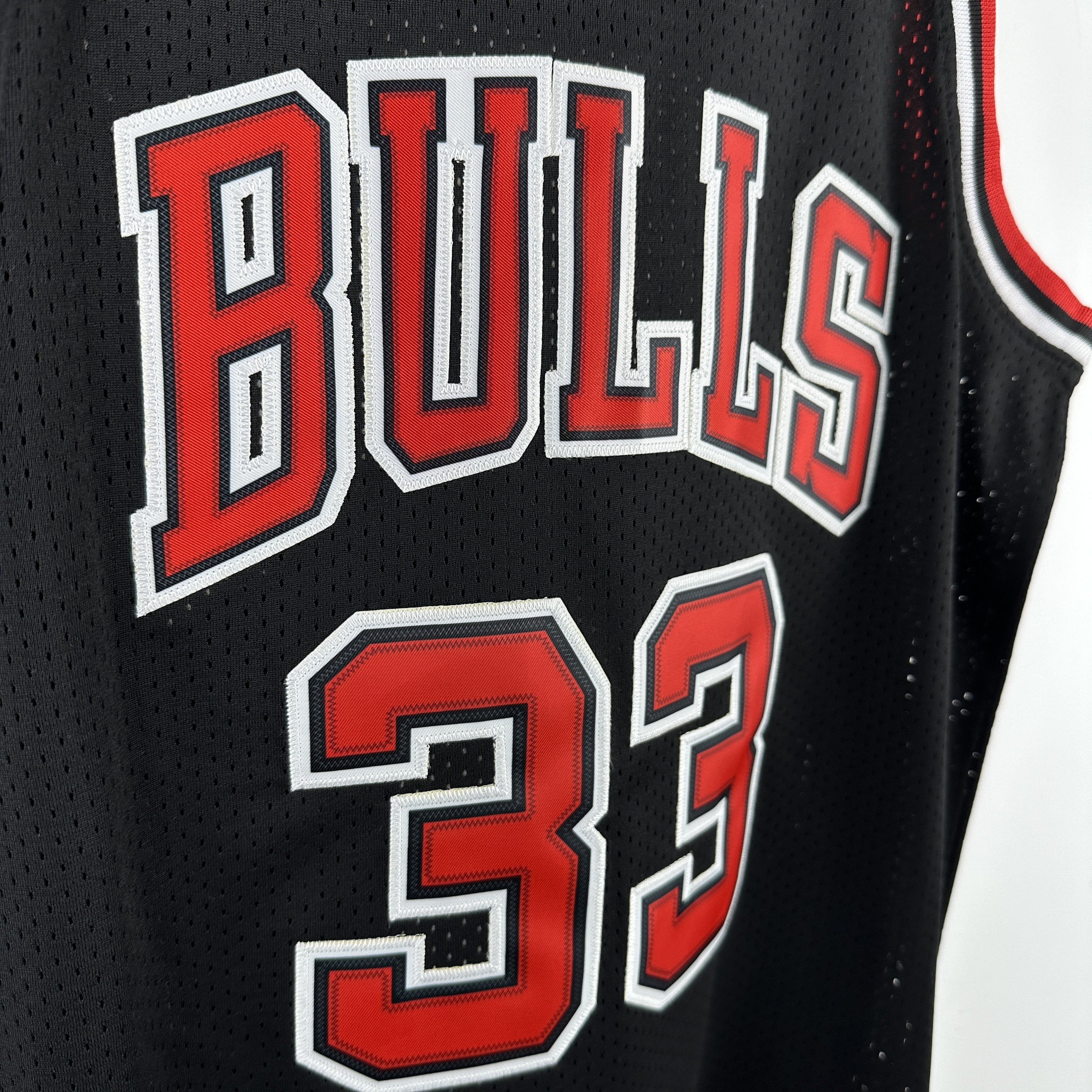 Embroidered MN retro jersey, Bulls 97/98 season, black, No. 33, Scottie Pippen