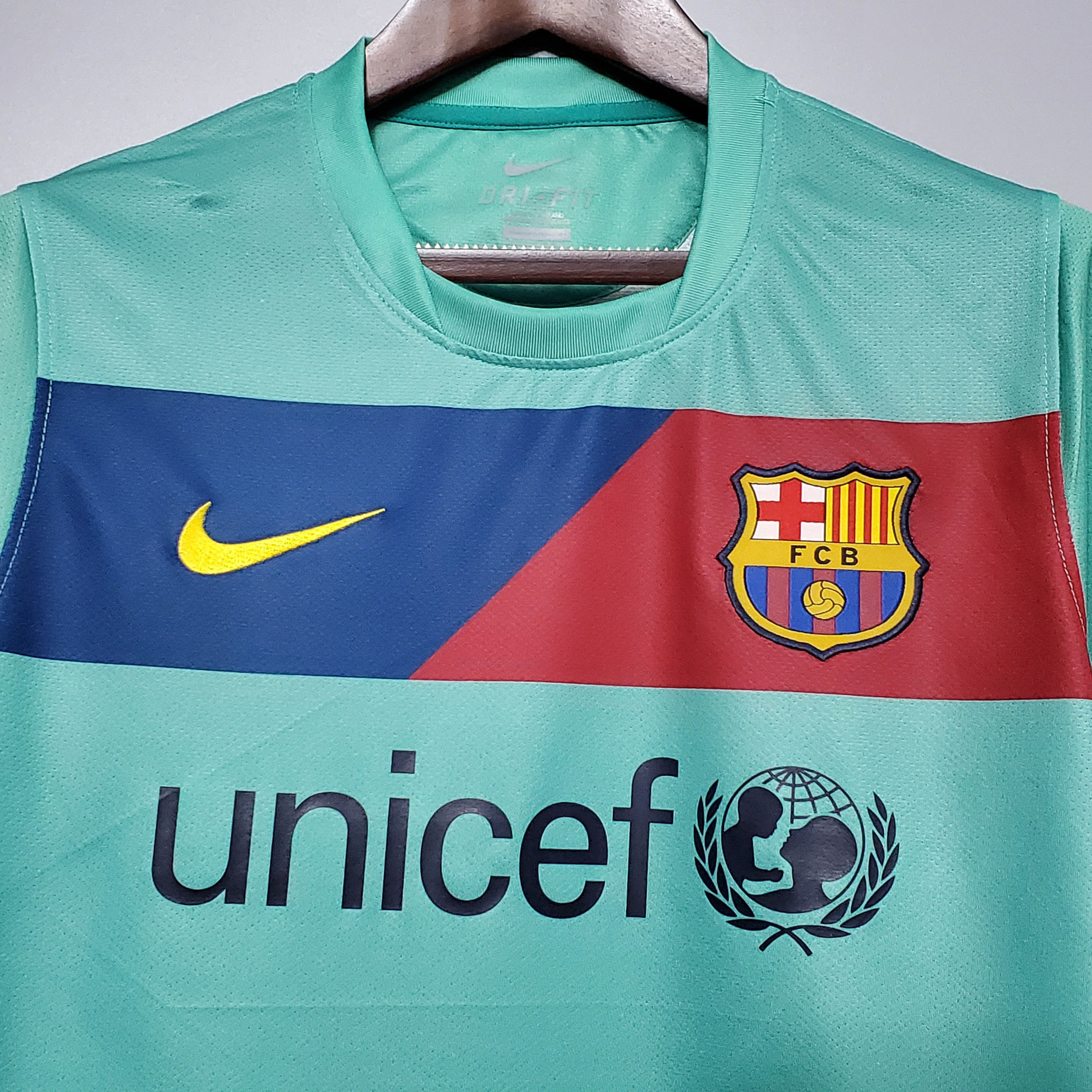 2010/2011 Retro Barcelona Away Football Shirt 1:1 Thai Quality - Fans Edition