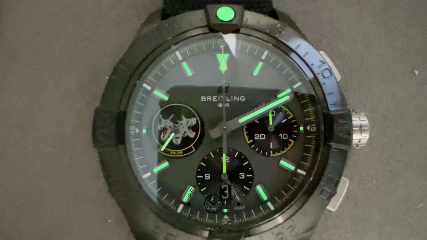 Breitling Avenger B01 Chronograph 44mm SB01472A1B1X1 Replica