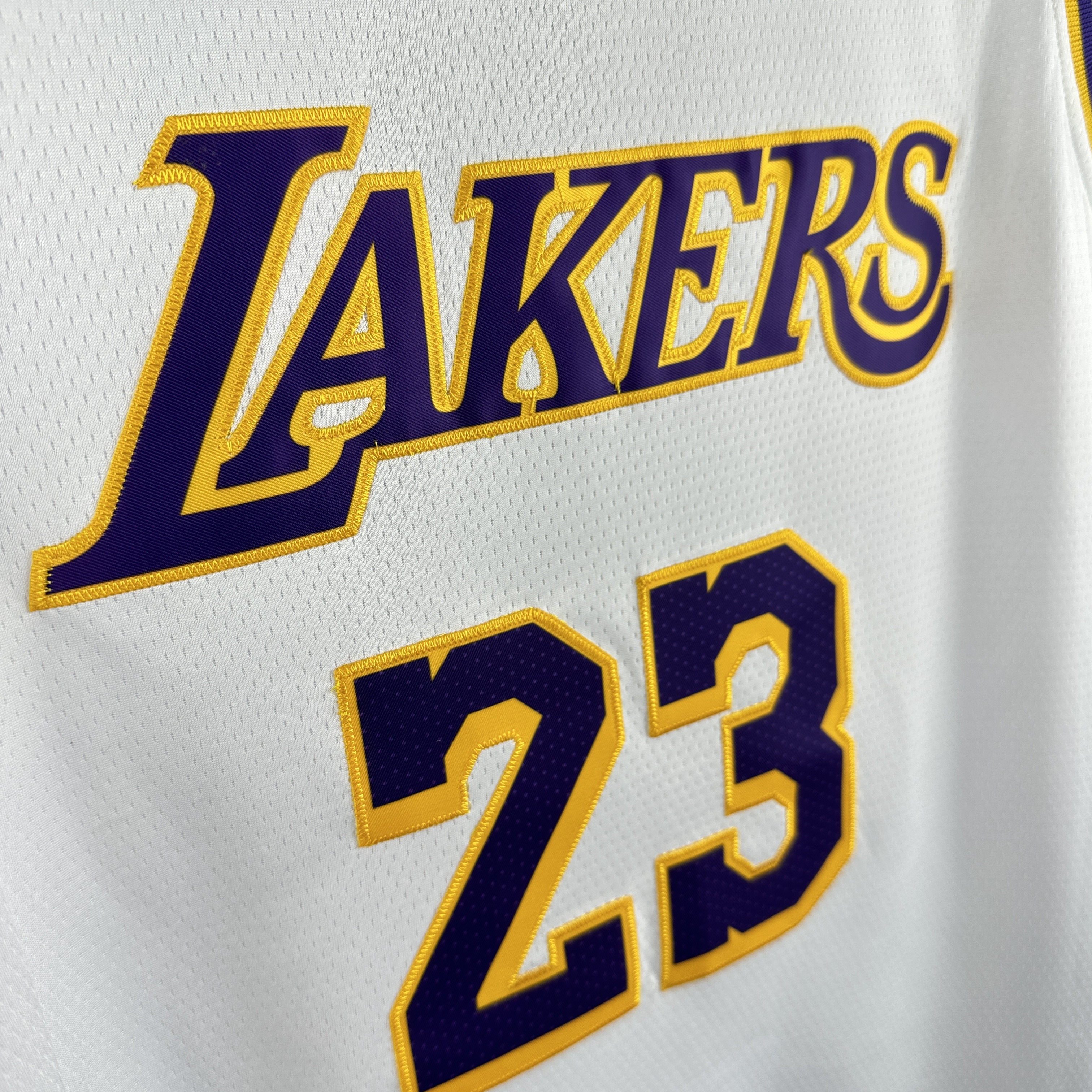 Embroidered Lakers Crew Neck White No. 23 James