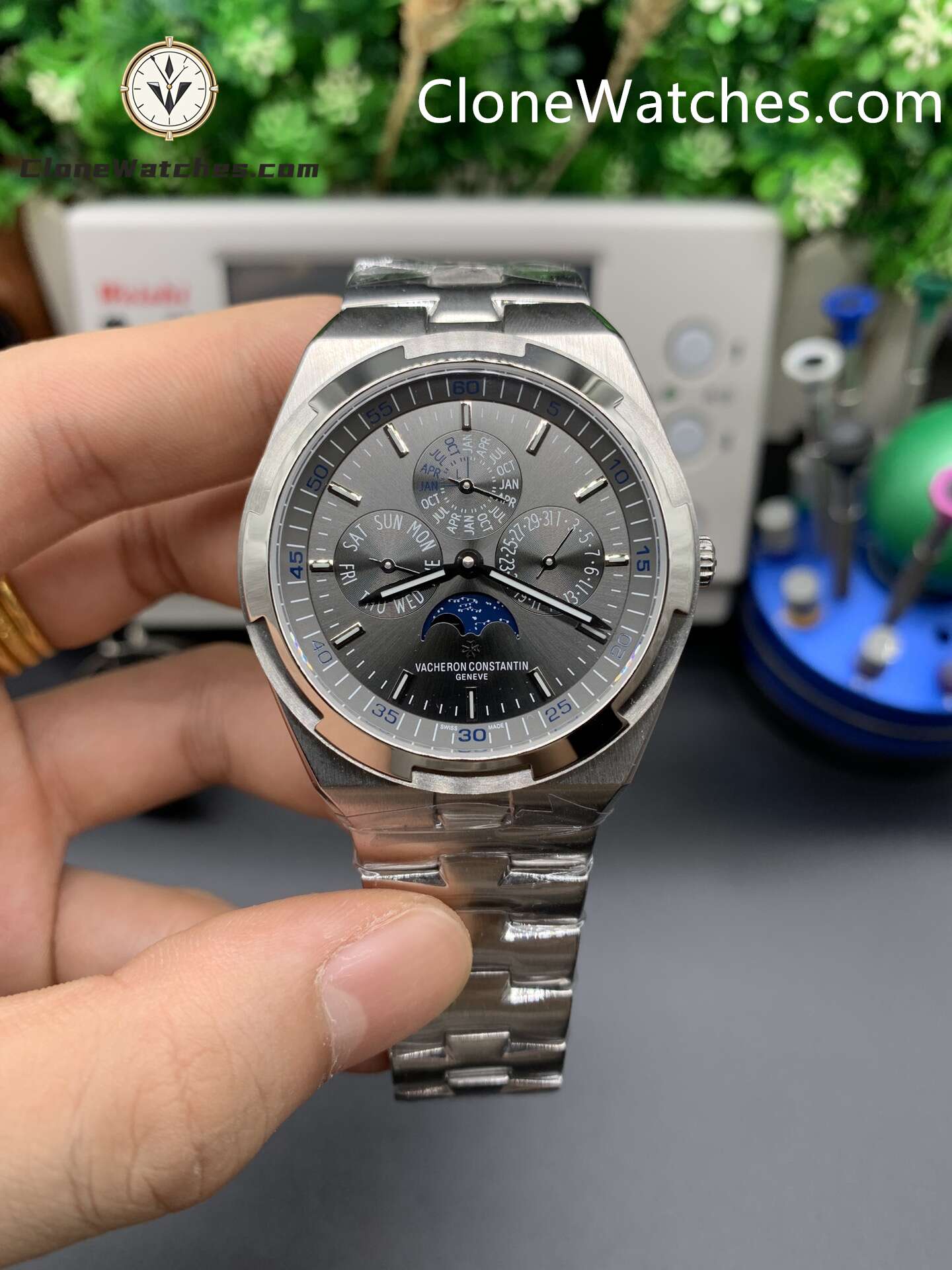 Vacheron Constantin Super Clone Watches 1:1 Overseas perpetual calendar 4300V/120G-B102 Gray Dial