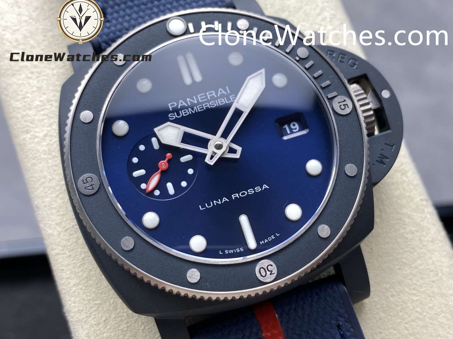 Panerai Super Clone Watches 1:1 Submersible QuarantaQuattro Luna Rossa Ti-CeramitechTM PAM01466 Blue Dial