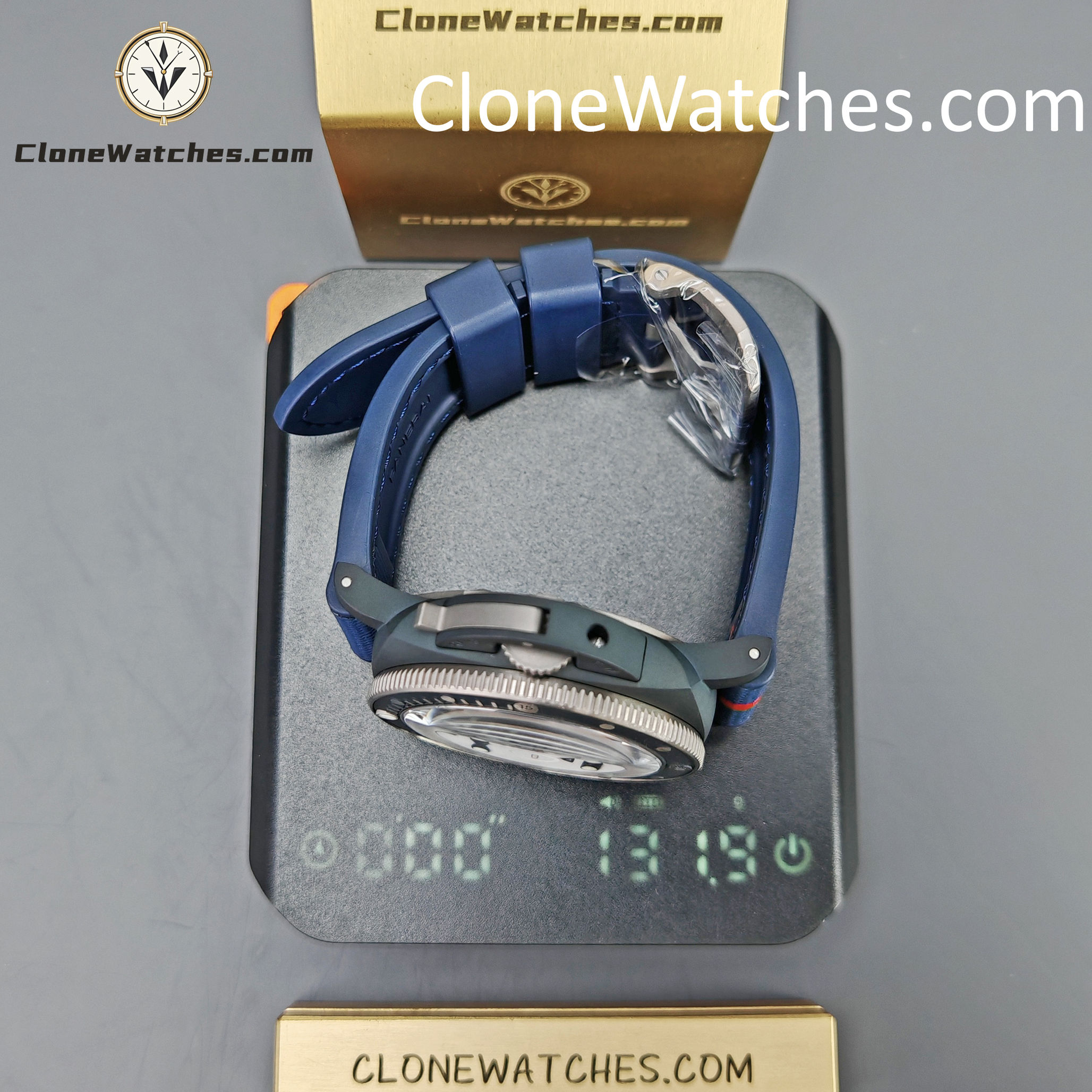 Panerai Super Clone Watches 1:1 Submersible Luna Rossa Ti-Ceramitech PAM01543 White Dial
