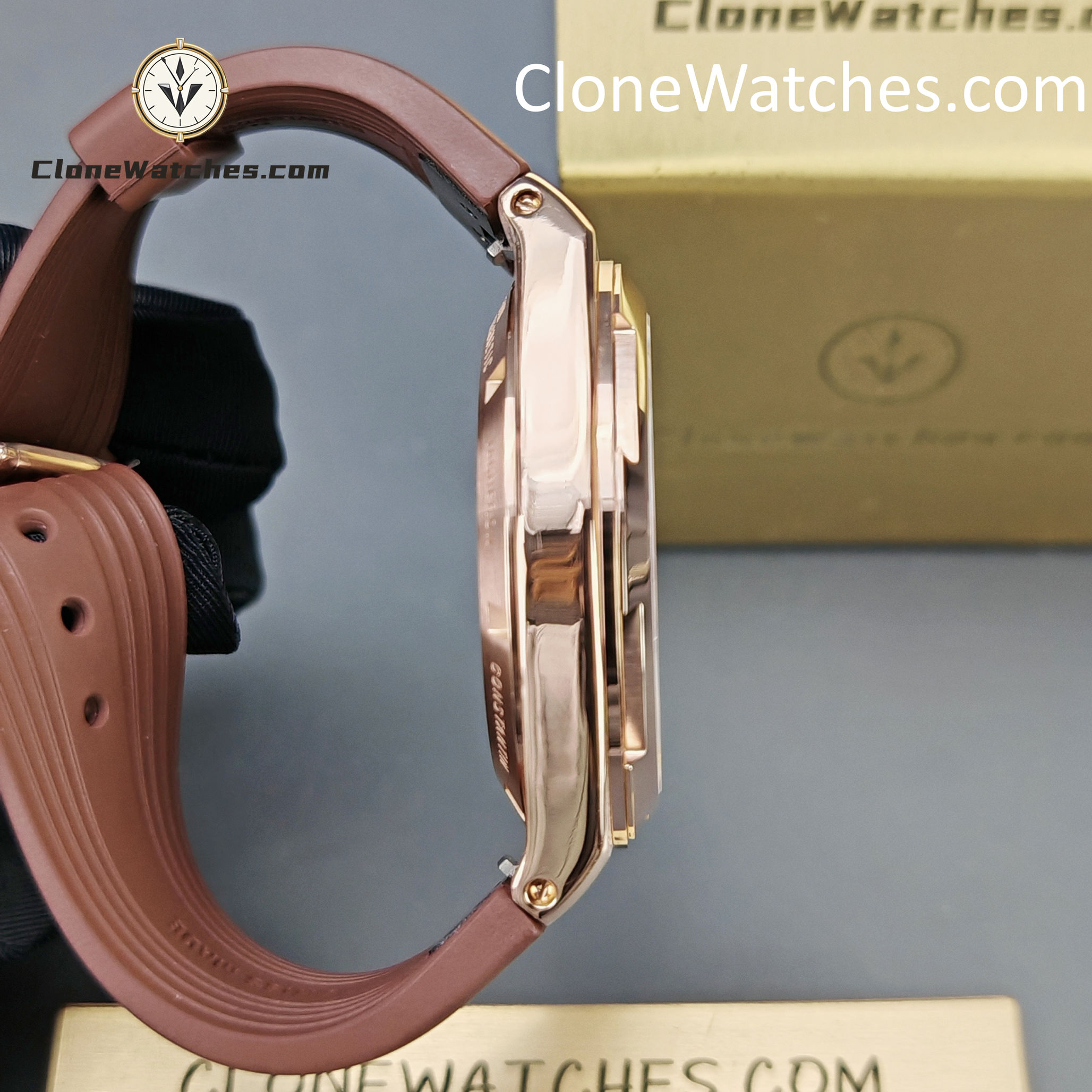 Vacheron Constantin Super Clone Watches 1:1 Overseas Rose Gold 4500V/000R-B127 White Dial