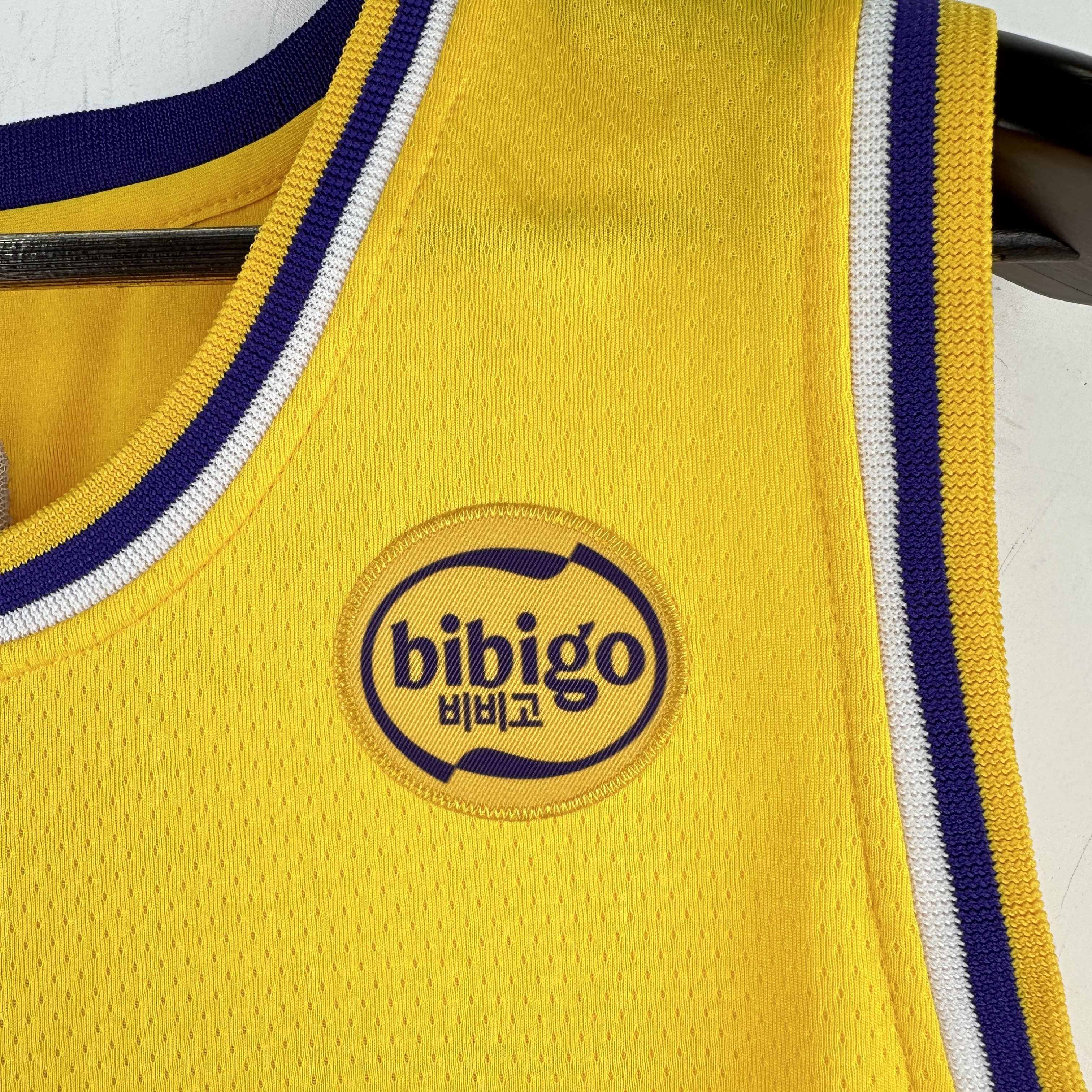 Embroidered Lakers Crew Neck Yellow No. 77 Doncic