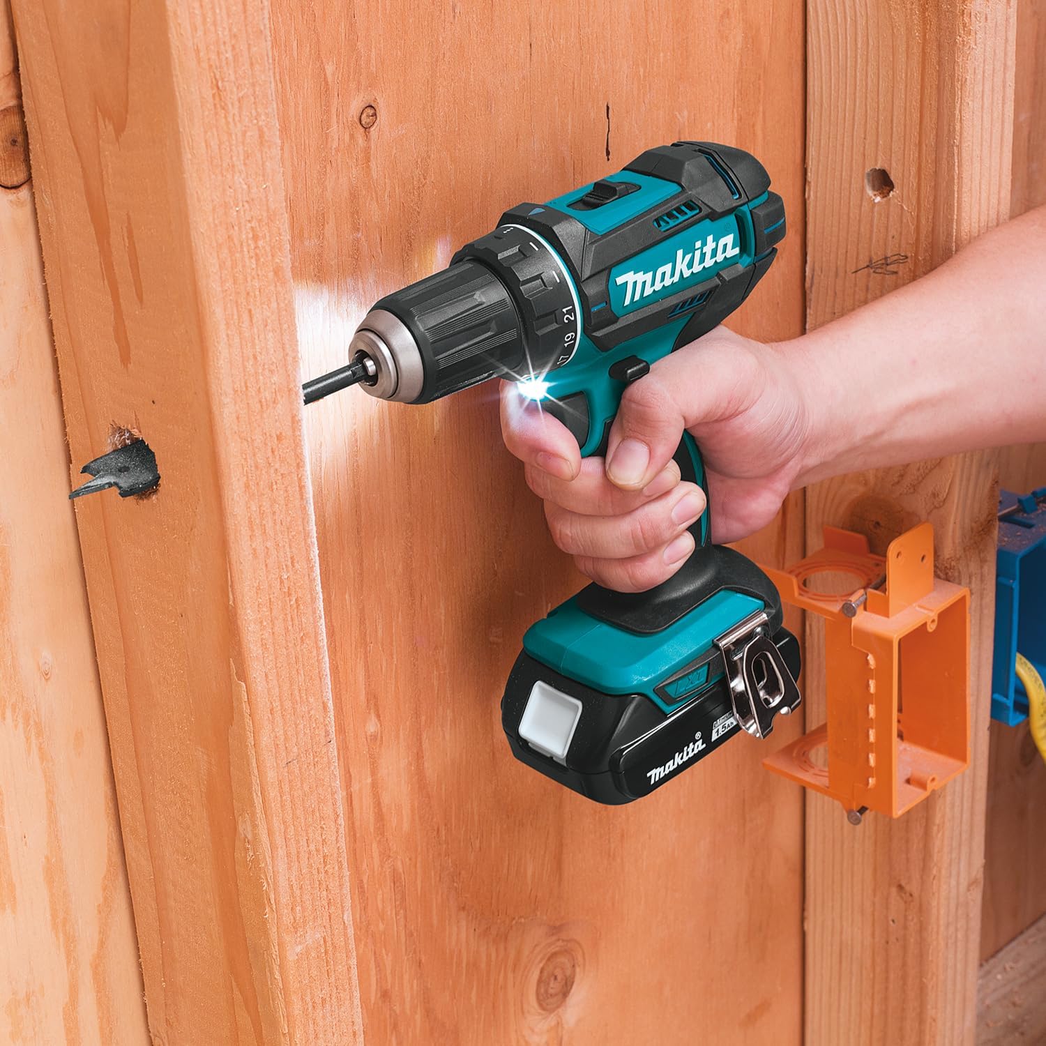 Perceuse visseuse 18 V 2x3 Ah avec coffret