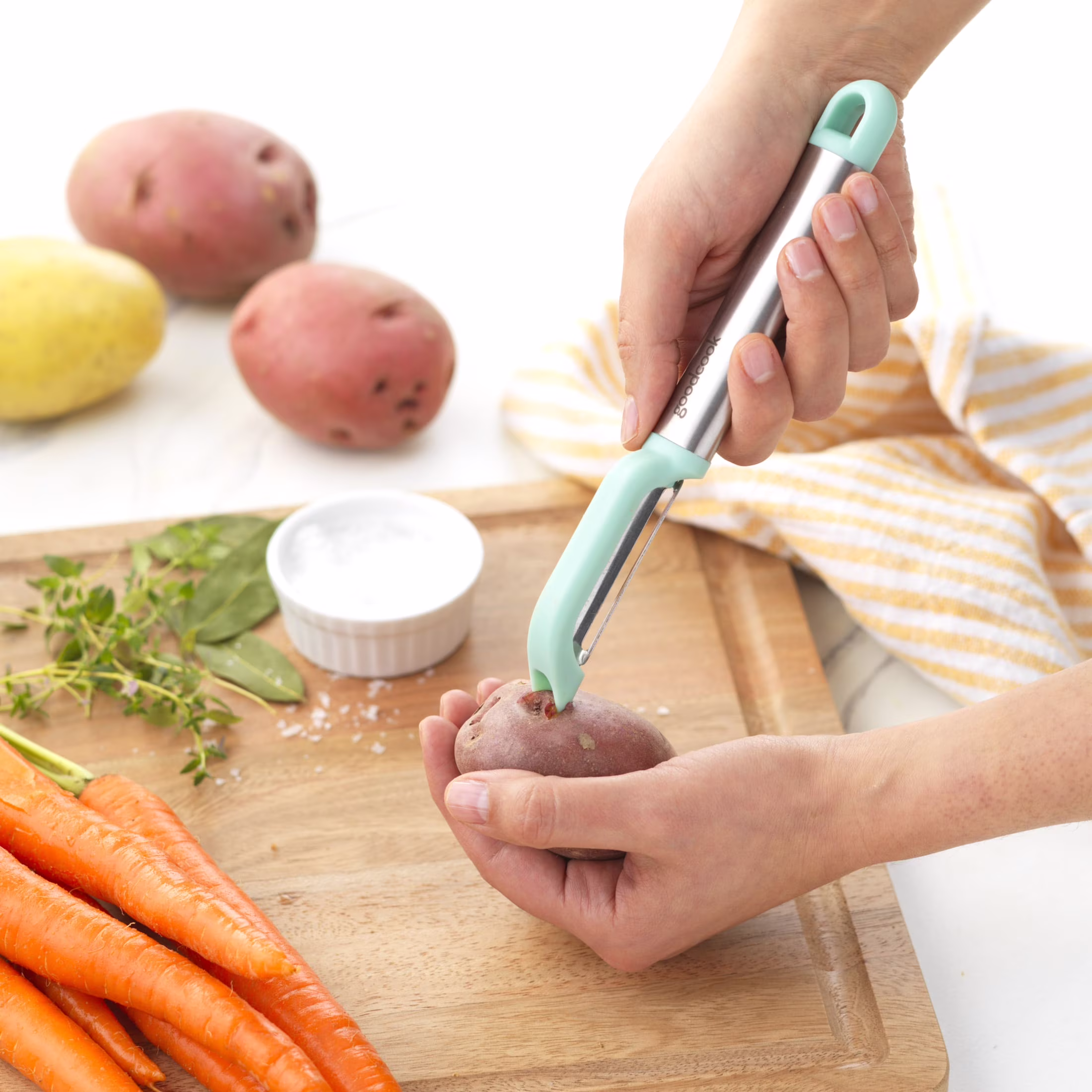 GoodCook Pro Swivel Peeler