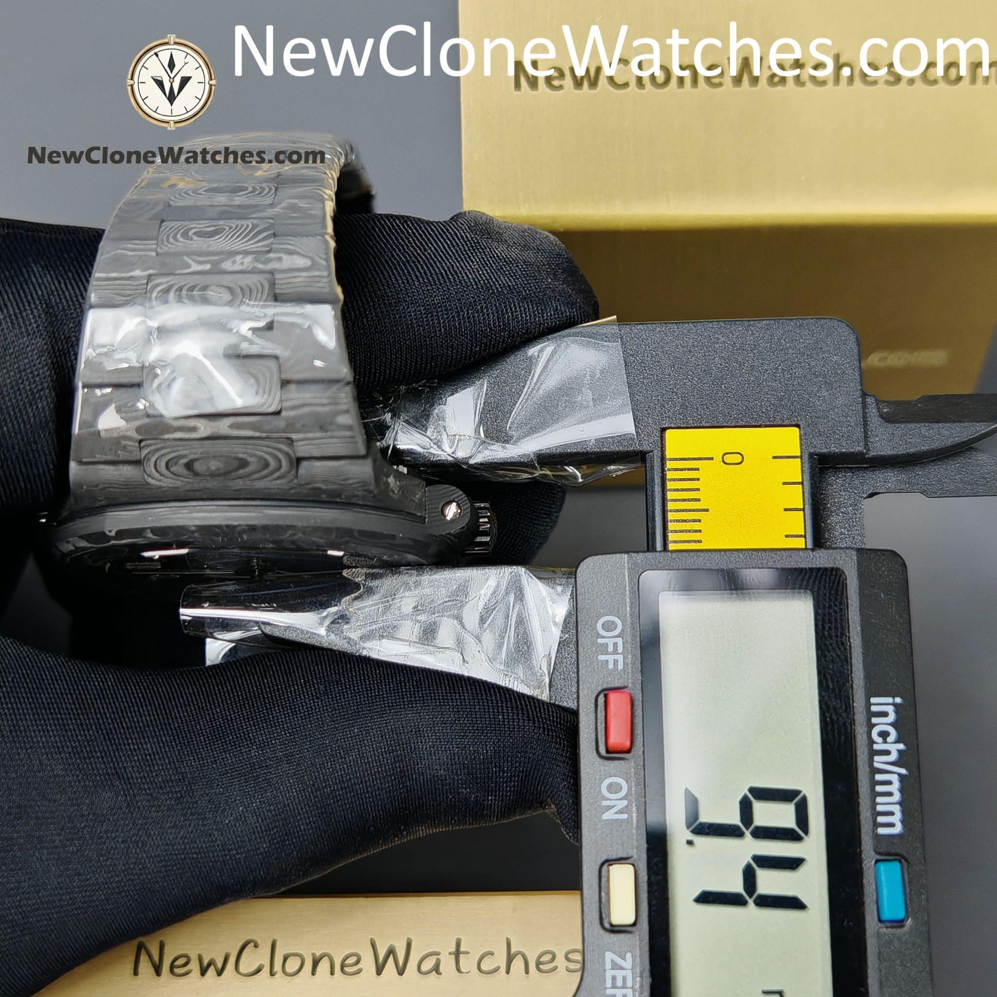 Modified Super Clone Watches 1:1 DiW Patek Philippe Nautilus 5711 Carbon Dial On Carbon Bracelet