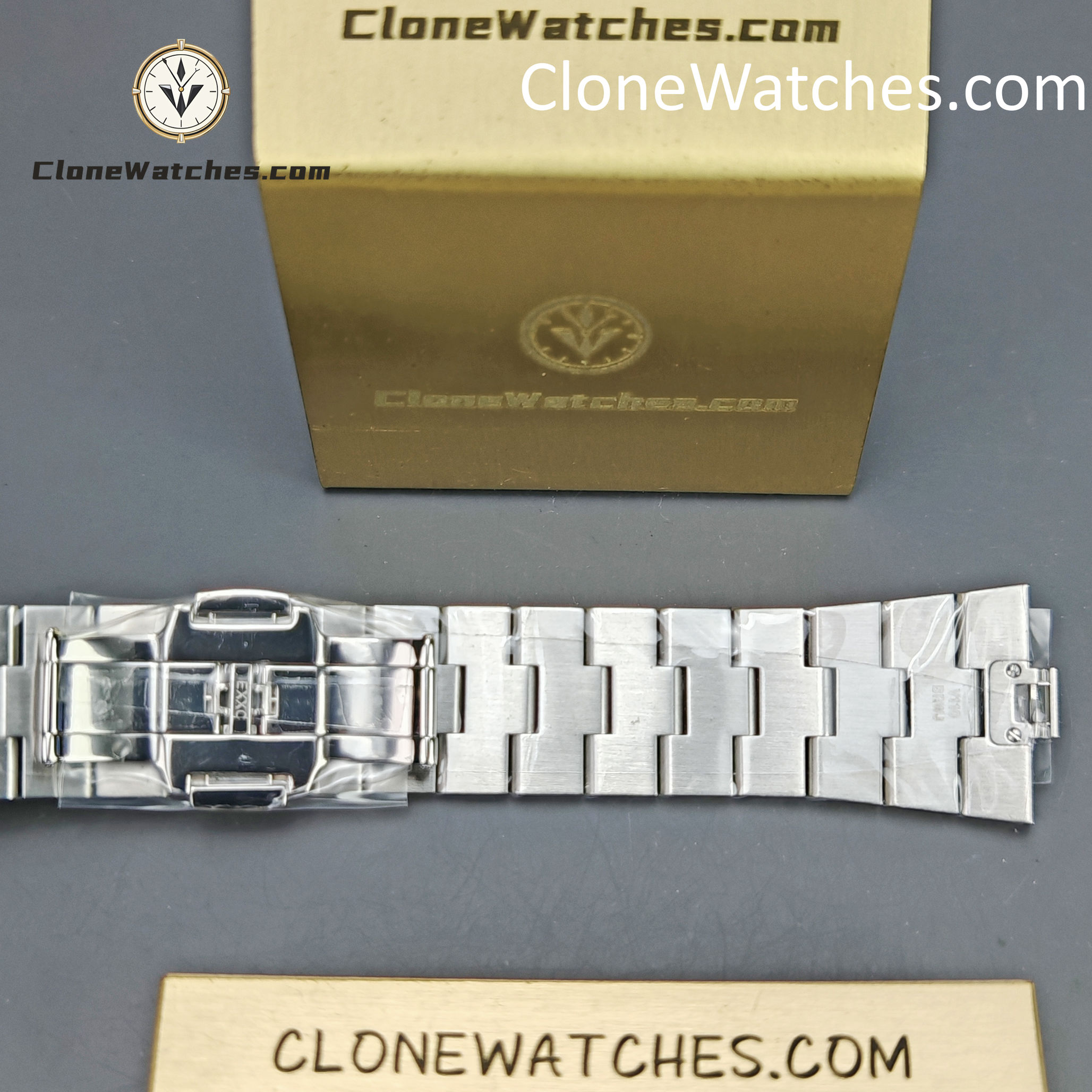 Vacheron Constantin Super Clone Watches 1:1 Overseas Dual Time 7920V/210A-B546 Black Dial