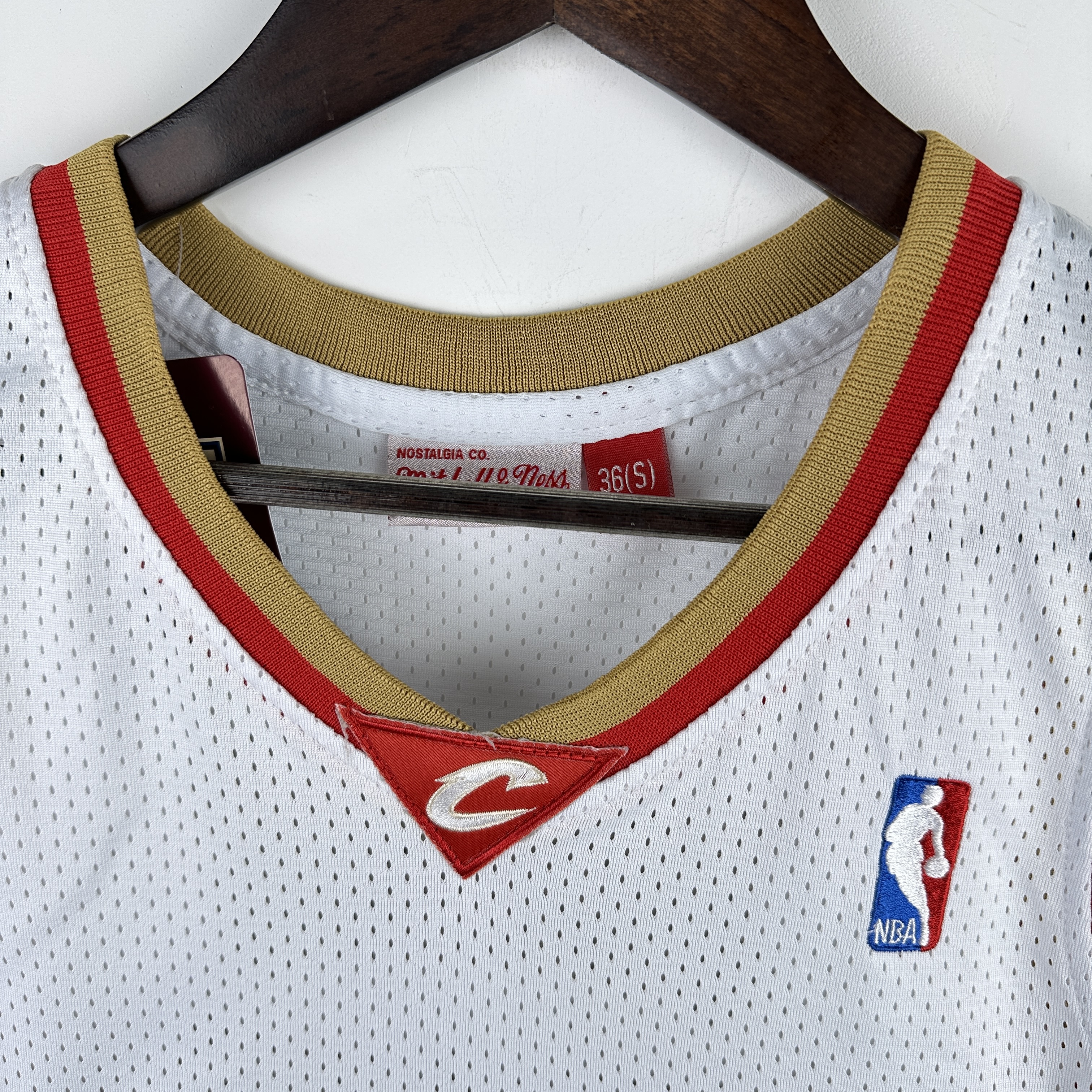 Embroidered MN Retro Jersey Cavaliers 03/04 Season White No. 23 James