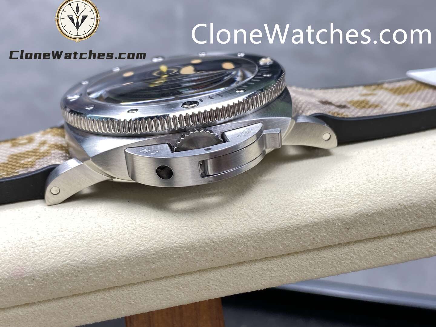 Panerai Super Clone Watches 1:1 Submersible QuarantaQuattro Navy SEALs 44MM PAM01518