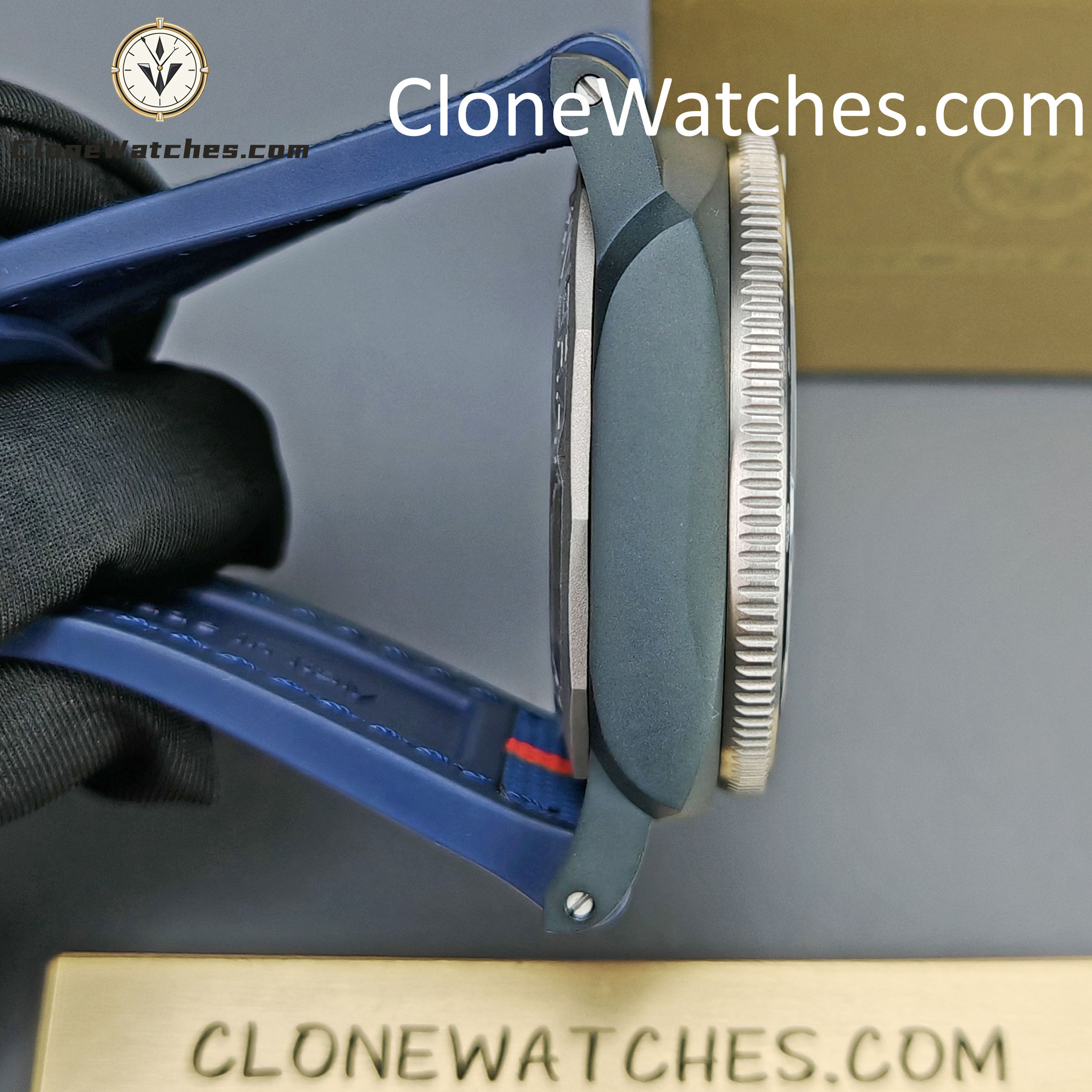 Panerai Super Clone Watches 1:1 Submersible Luna Rossa Ti-Ceramitech PAM01543 White Dial