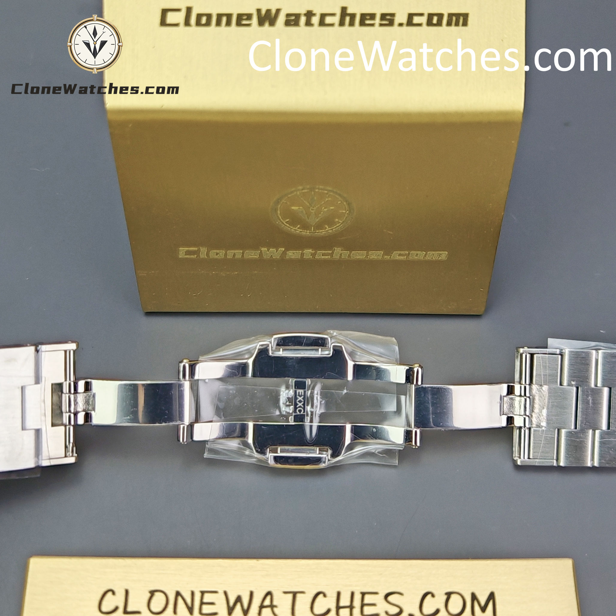Vacheron Constantin Super Clone Watches 1:1 Overseas Dual Time 7920V/210A-B333 White Dial
